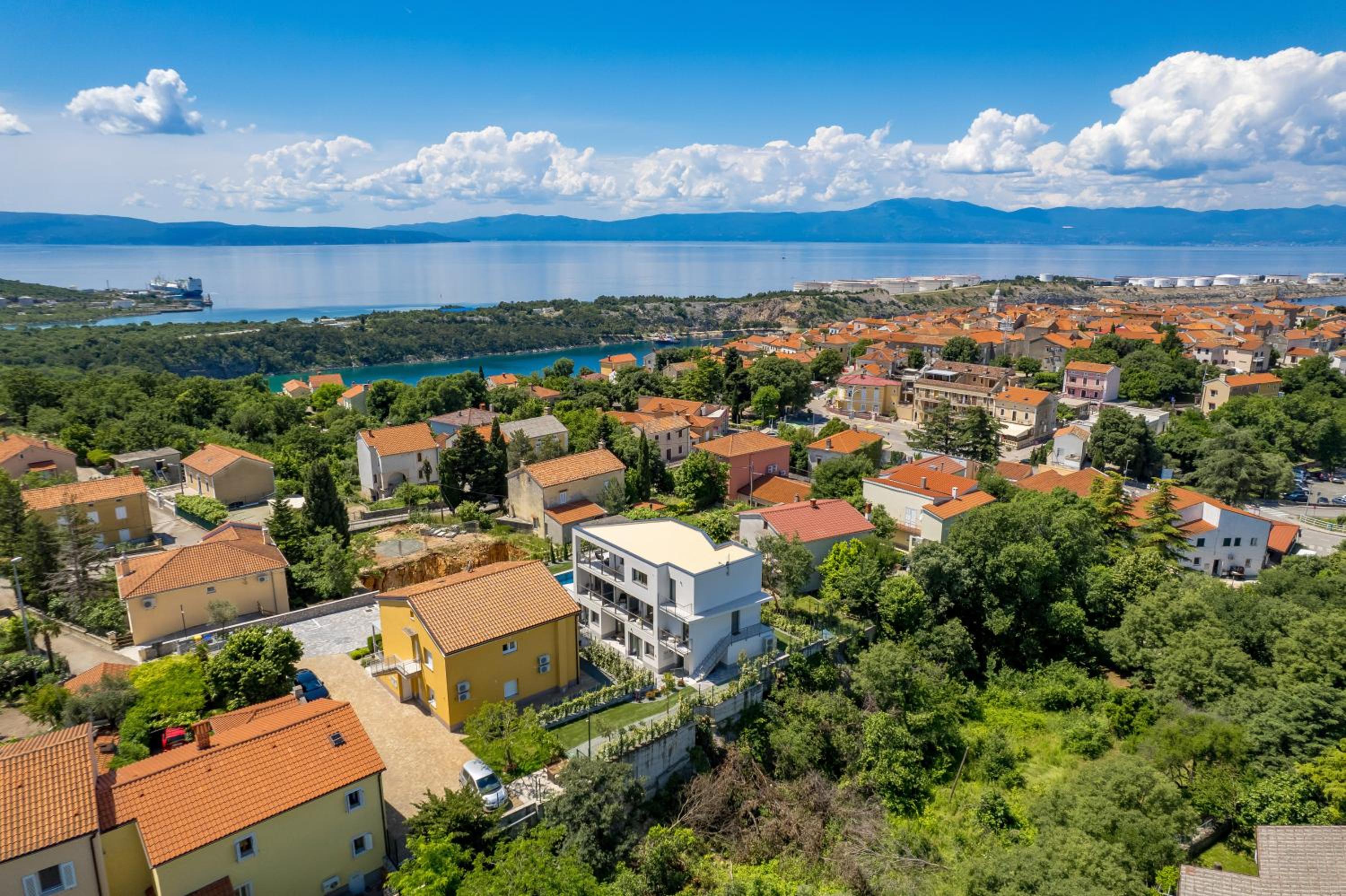 Apartment with Sea View - Photo 5
