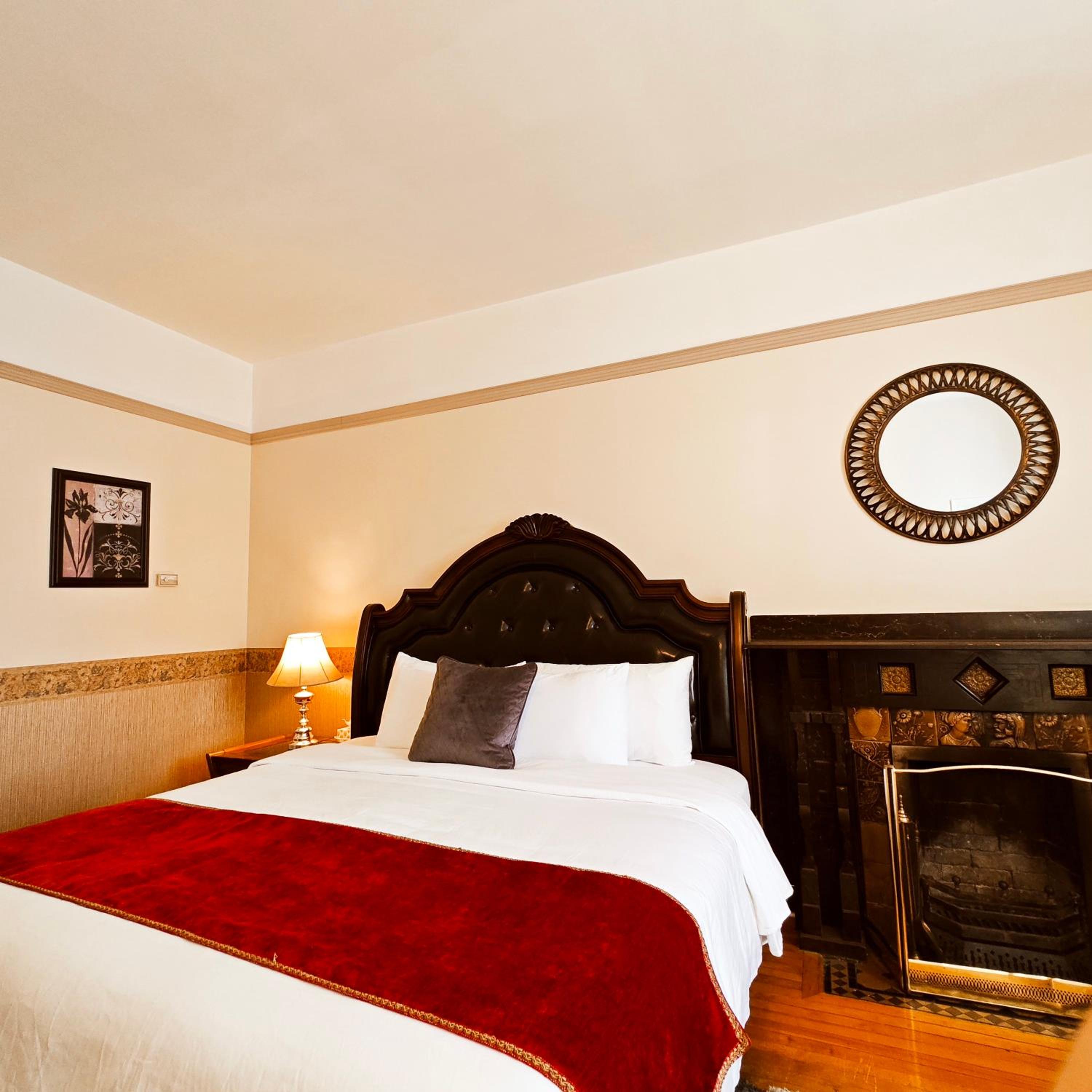 Deluxe King Room photo 3