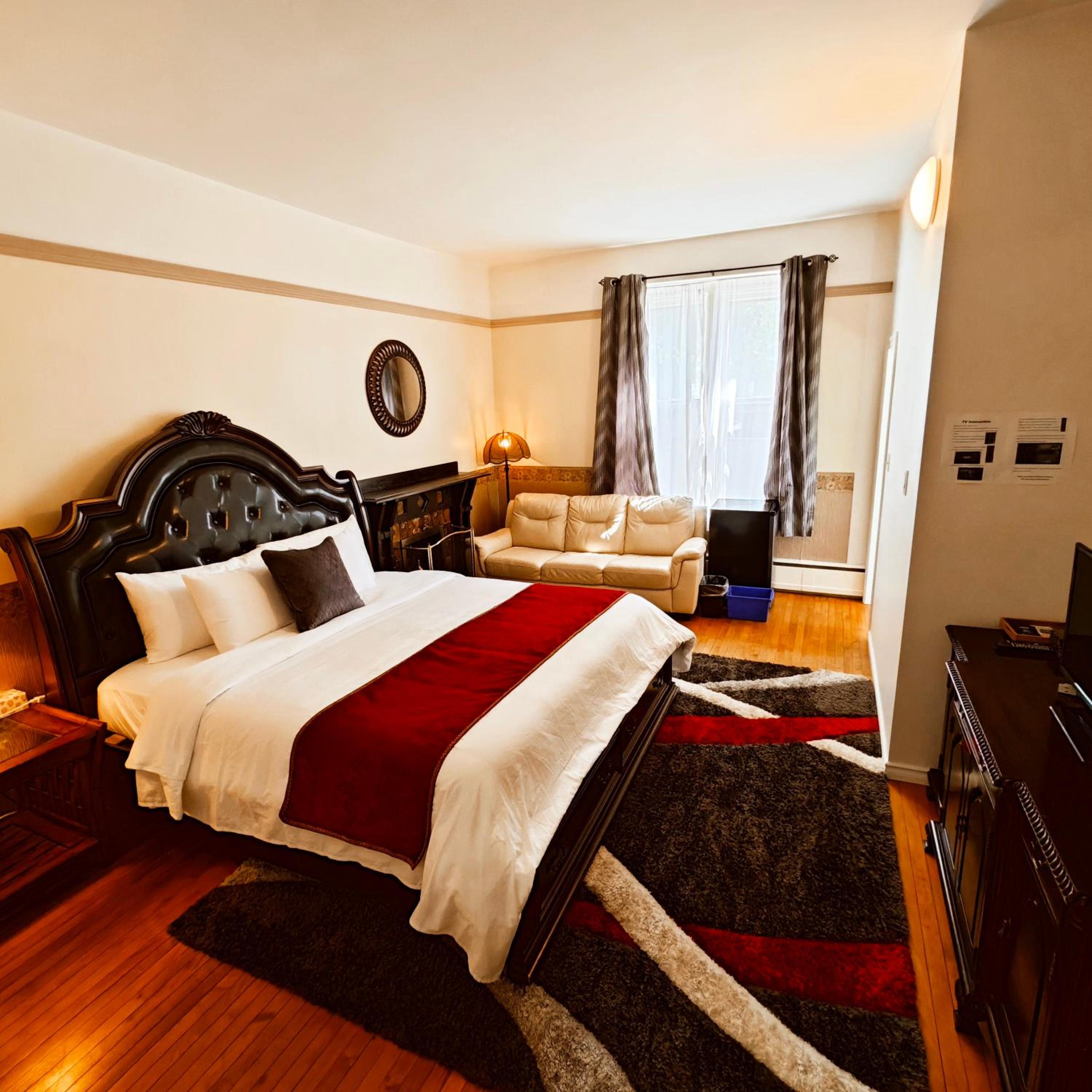 Deluxe King Room photo 2