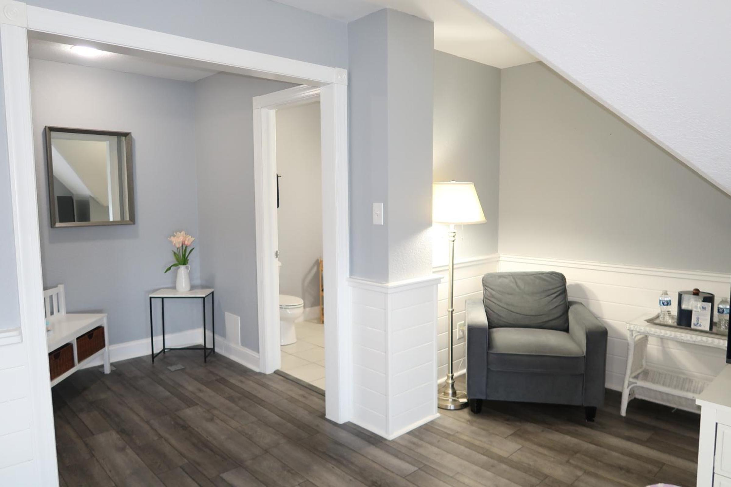 Standard King Room photo 2