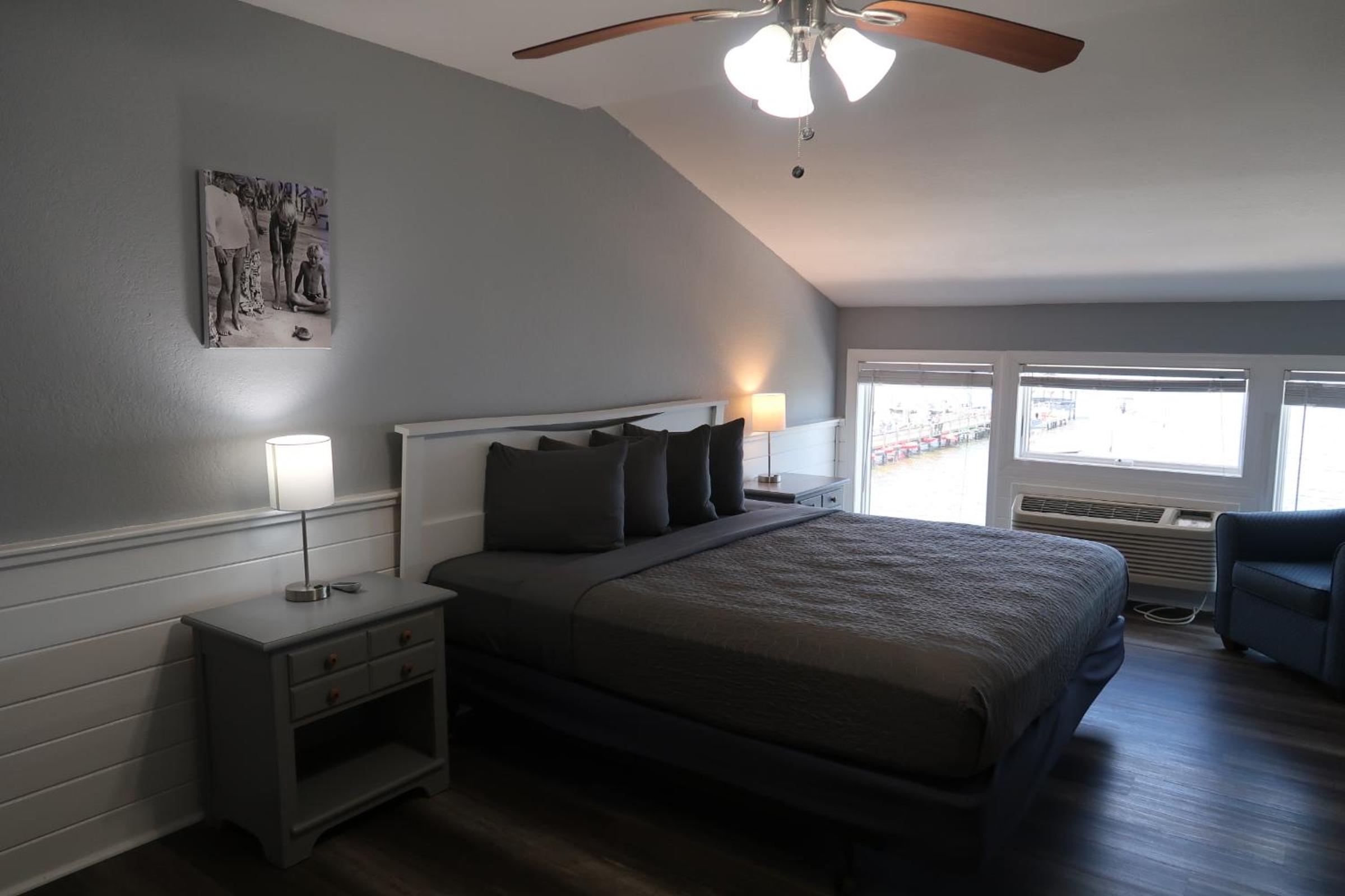 Standard King Room photo 3