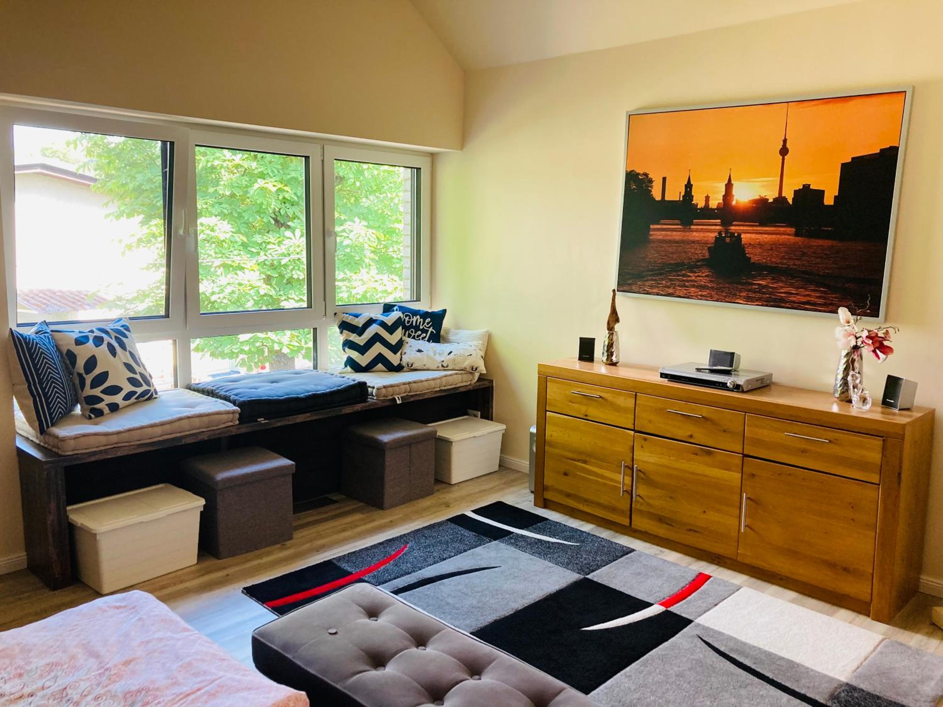 One-Bedroom Apartment photo 1