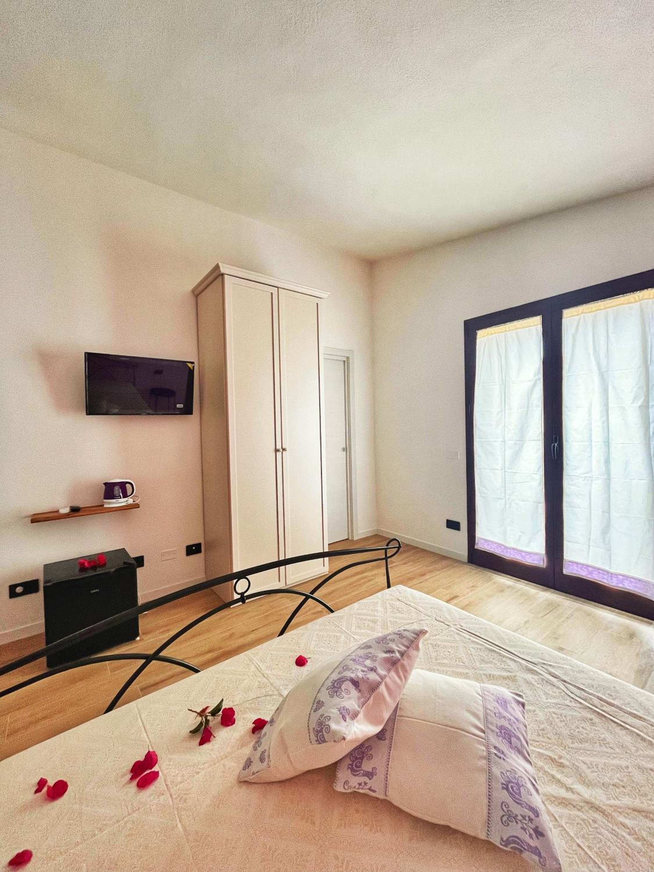 Deluxe Double Room with Extra Bed