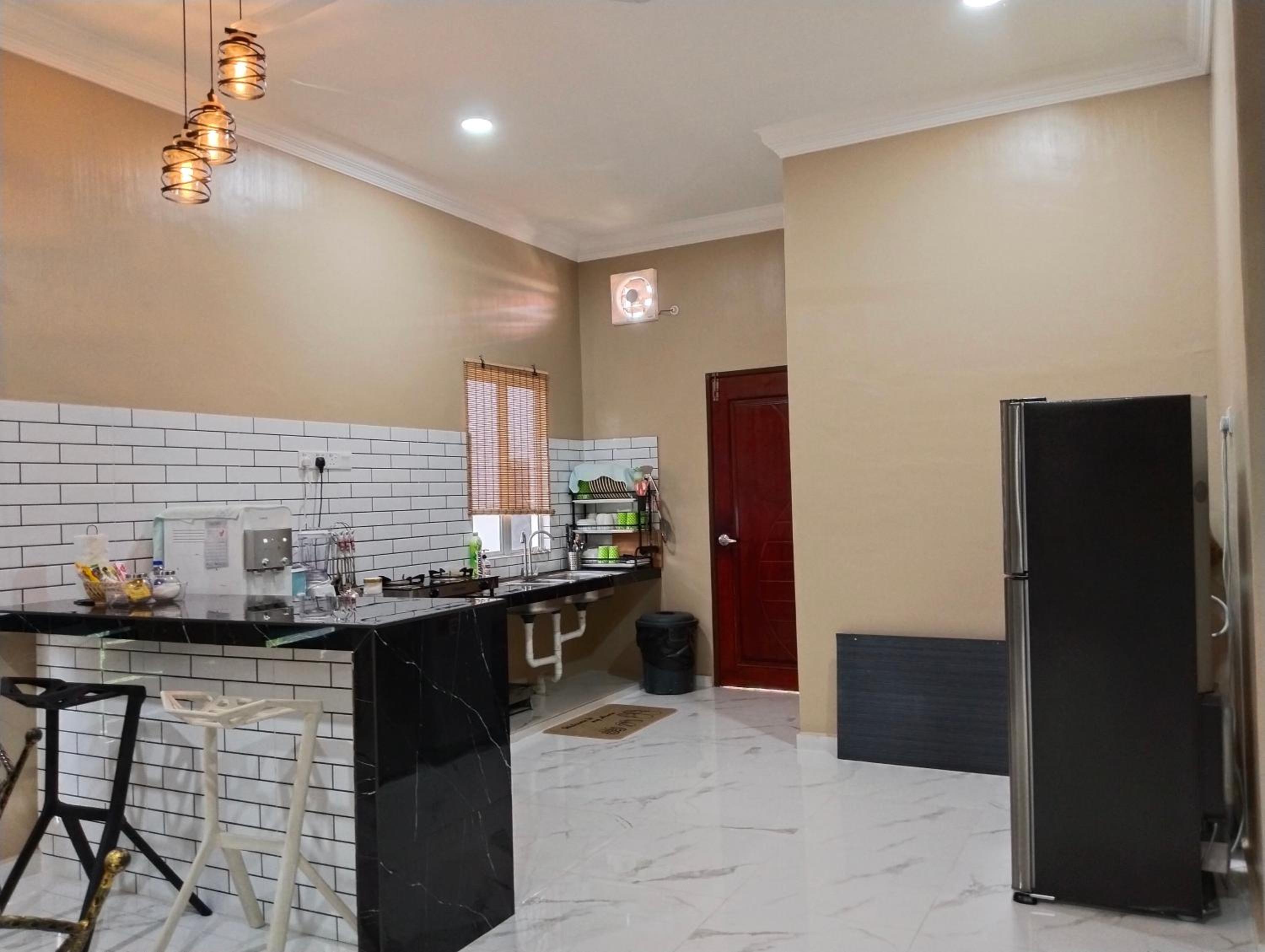 Three-Bedroom House photo 2