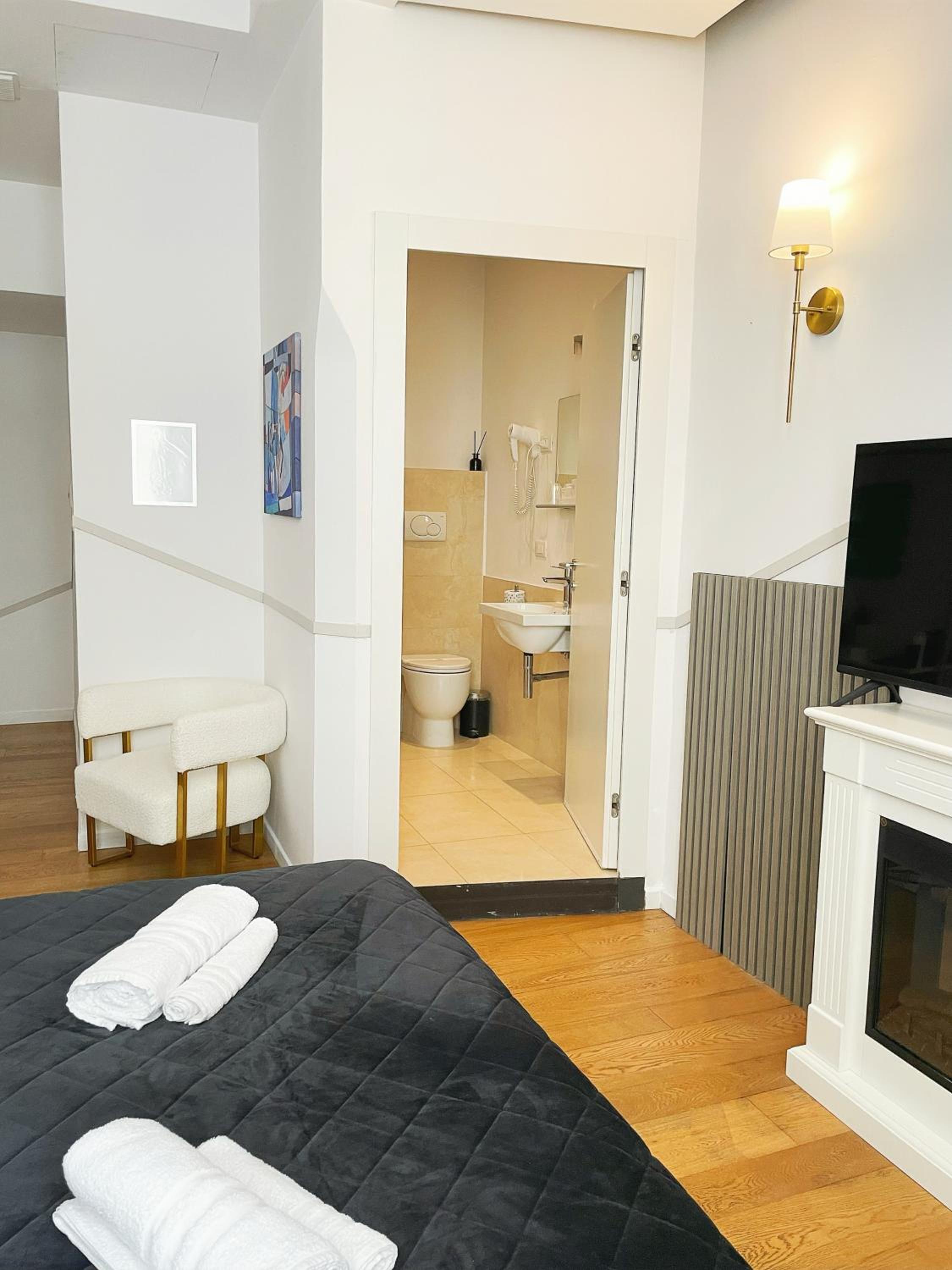 Standard Queen Room photo 2