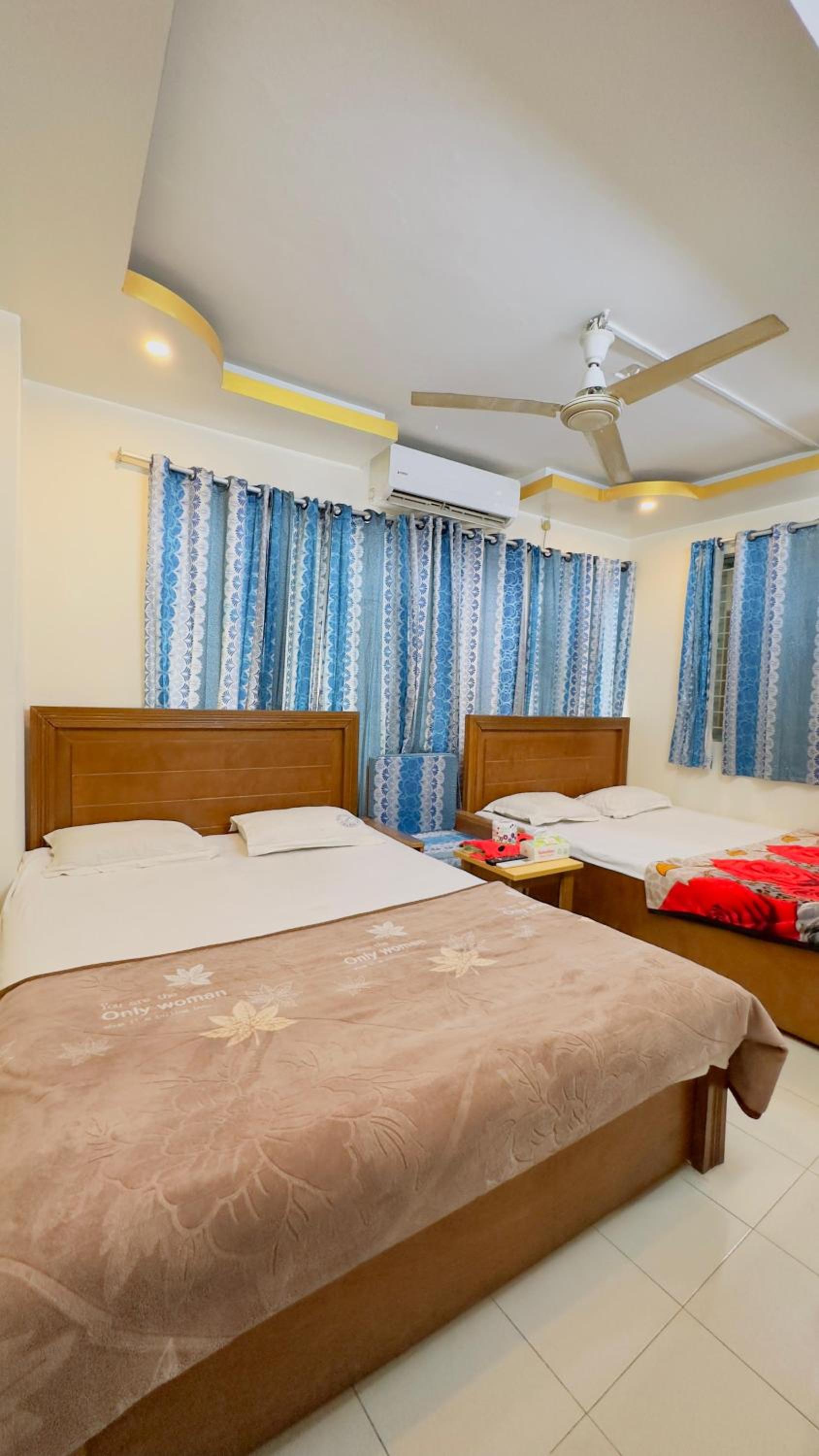 Deluxe Queen Room With Two Queen Beds photo 3