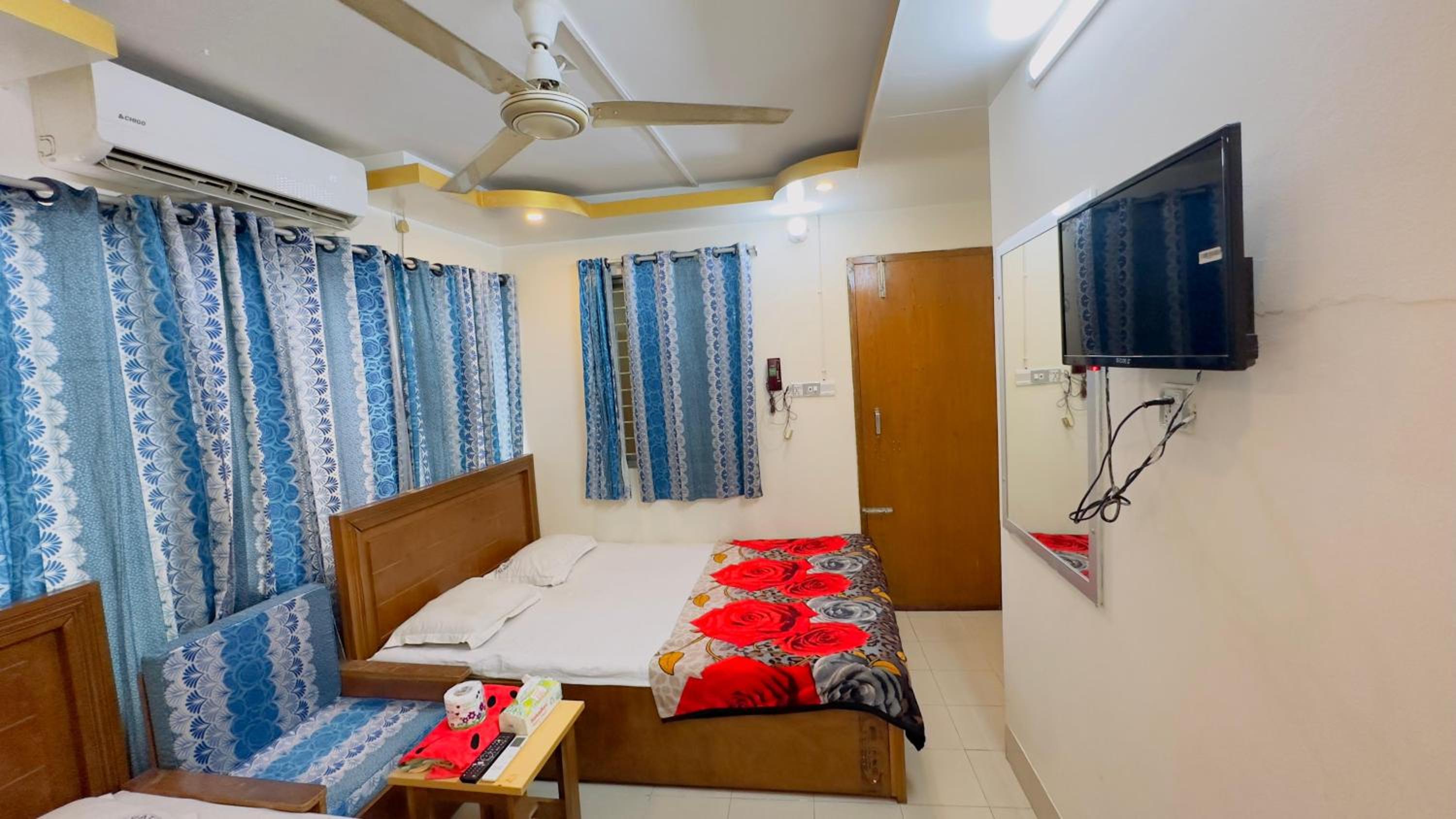 Deluxe Queen Room With Two Queen Beds photo 1
