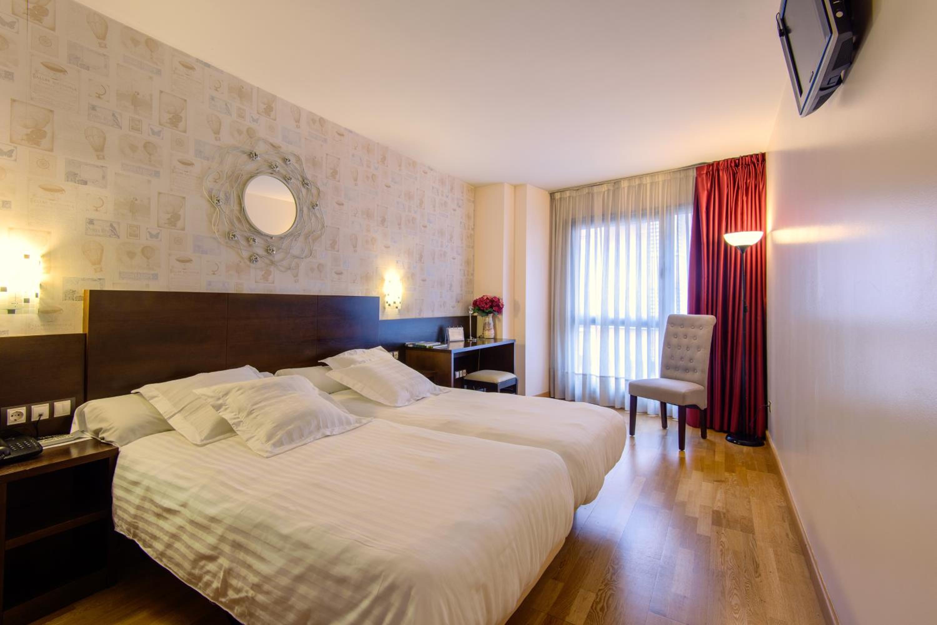 Double or Twin Room - Photo 4