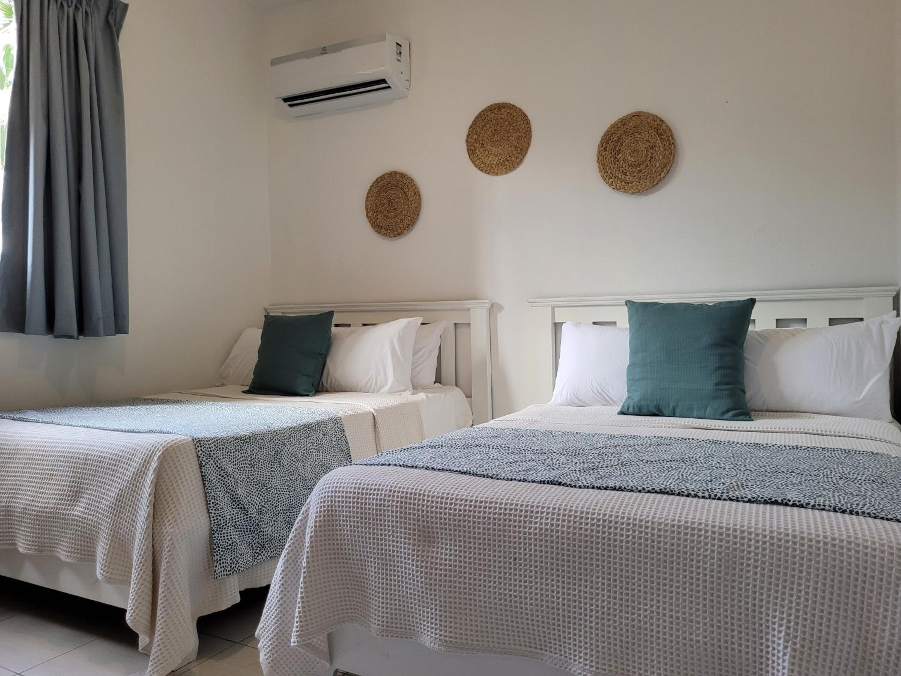 Queen Room with Two Queen Beds photo 1