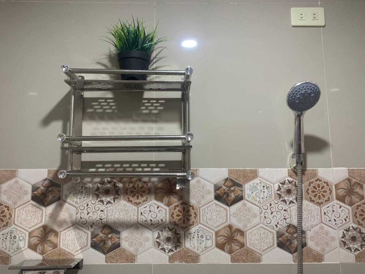 Twin Room - Photo 12