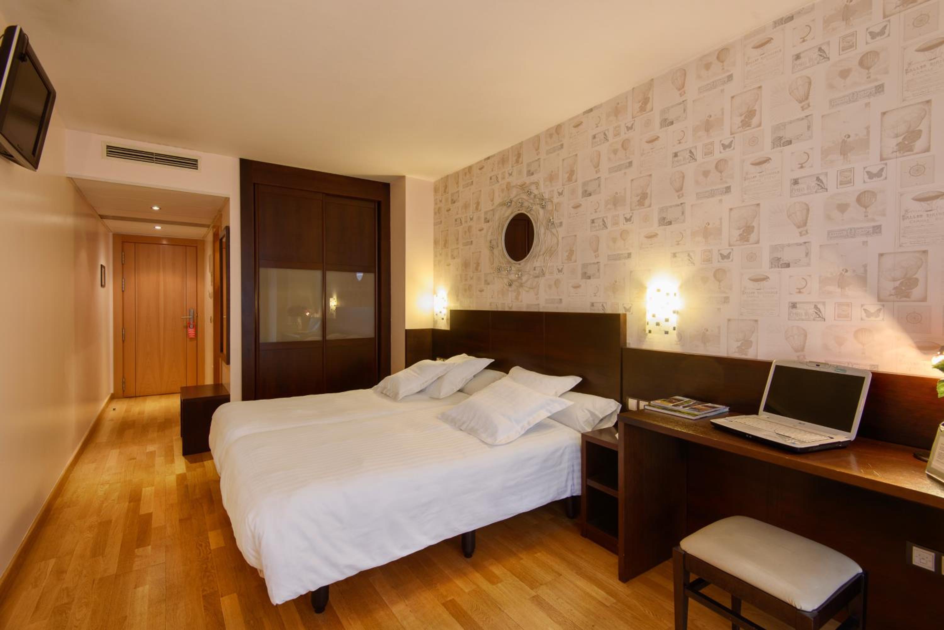Double or Twin Room - Photo 5
