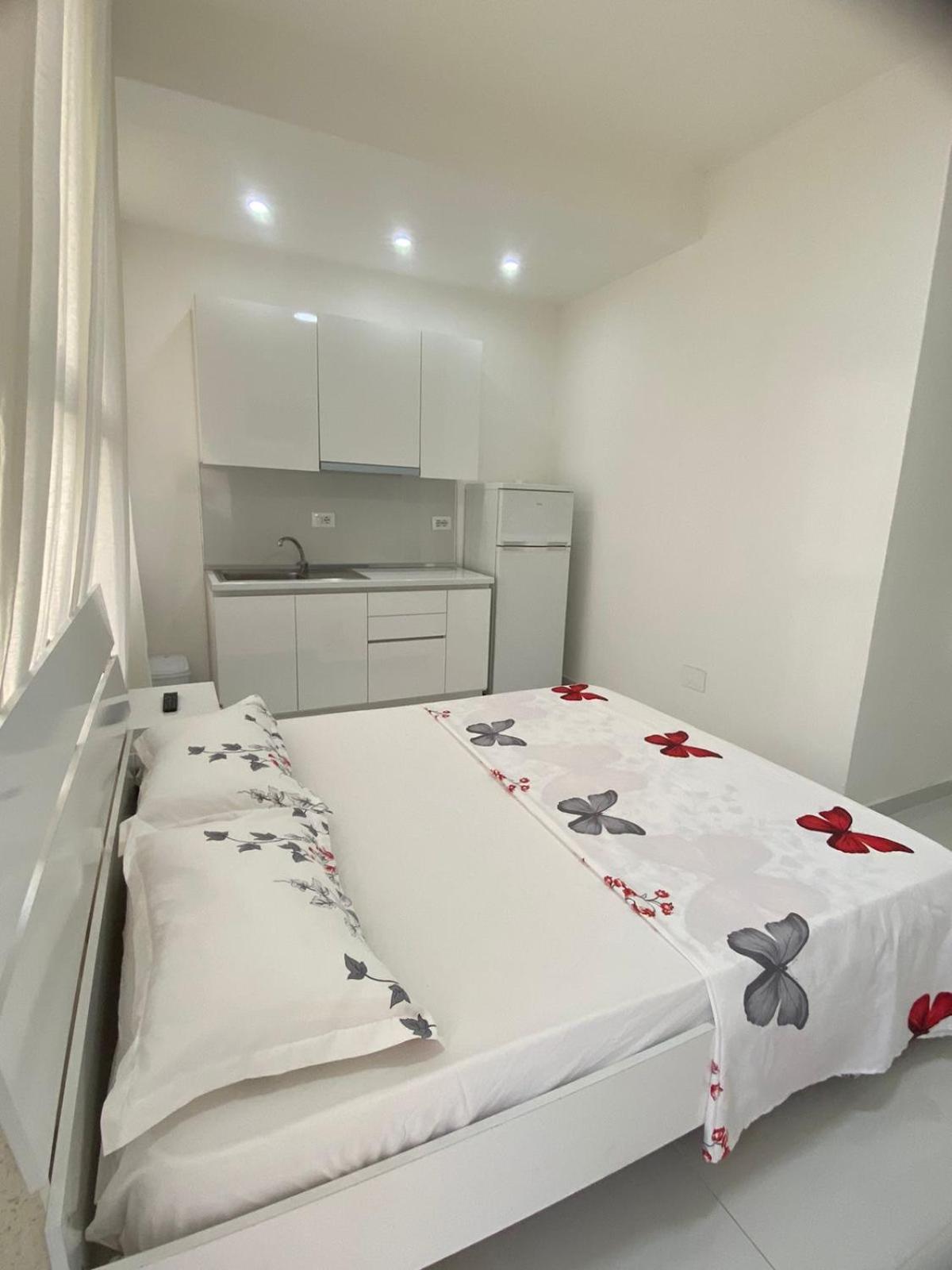One-Bedroom Apartment with Sea View photo 2