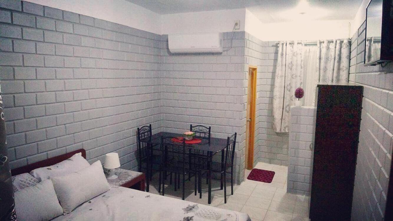Family Room with Private Bathroom - Photo 8