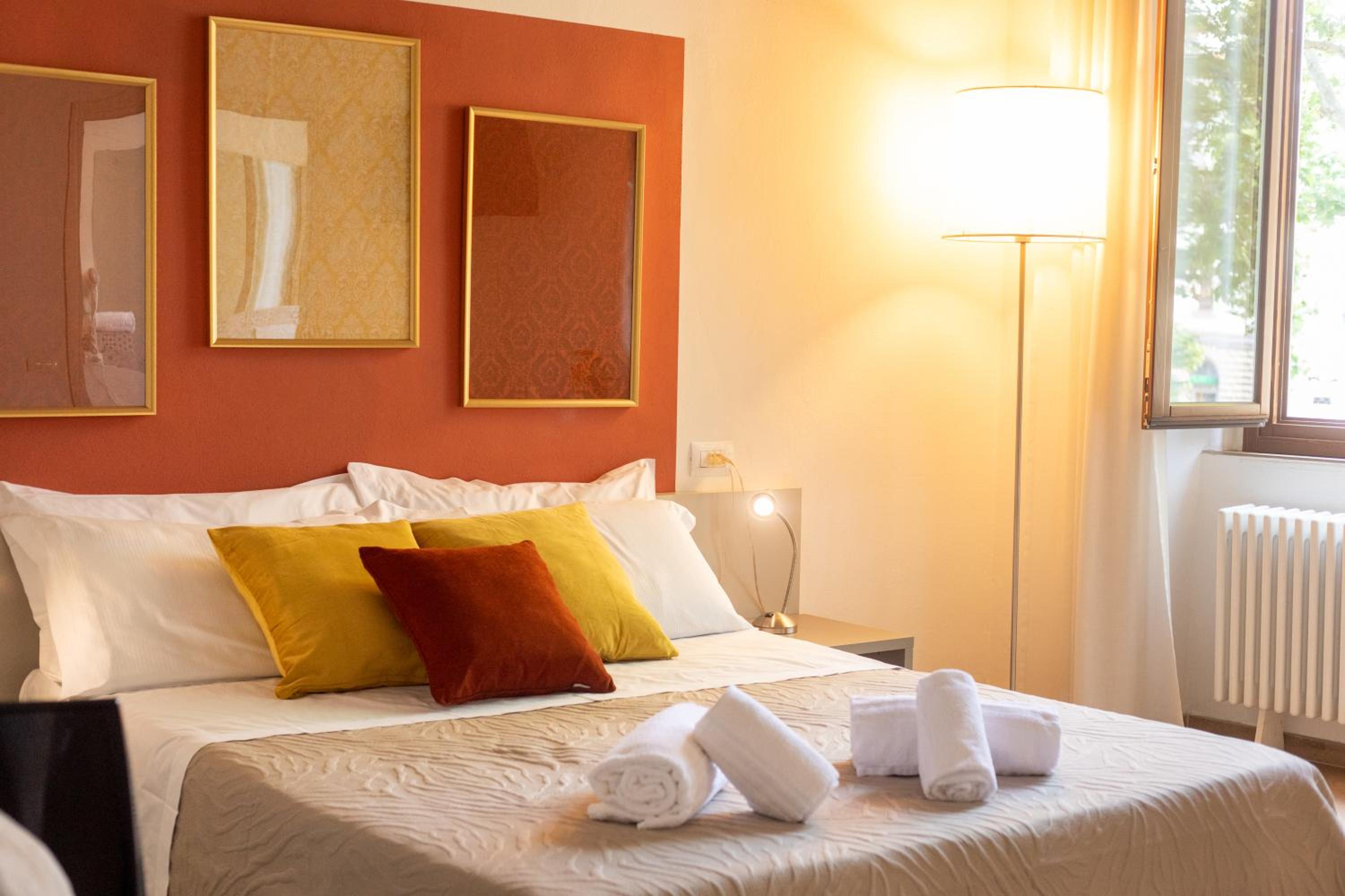 Large Double Room photo 1