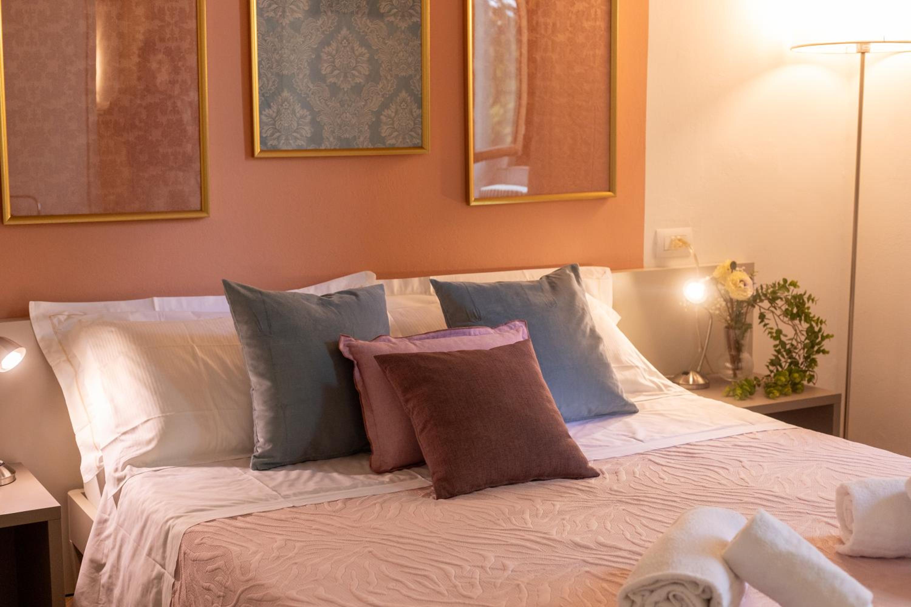 Large Double Room photo 1