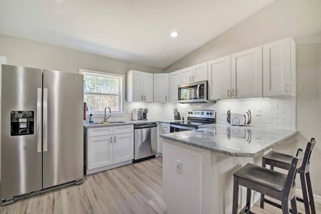 Three-Bedroom House photo 2