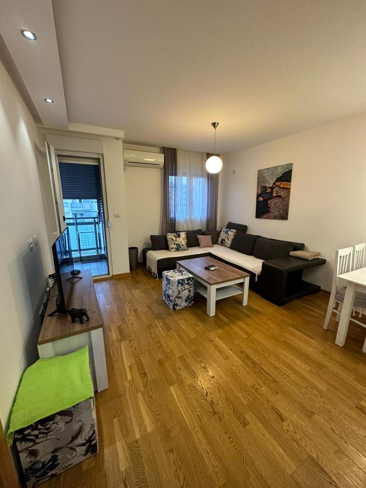 One-Bedroom Apartment photo 3