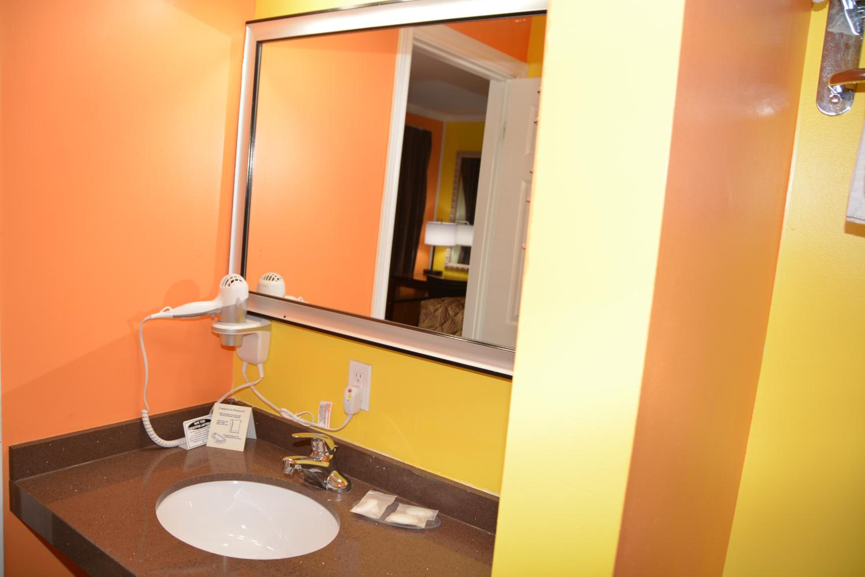 Queen Room photo 1