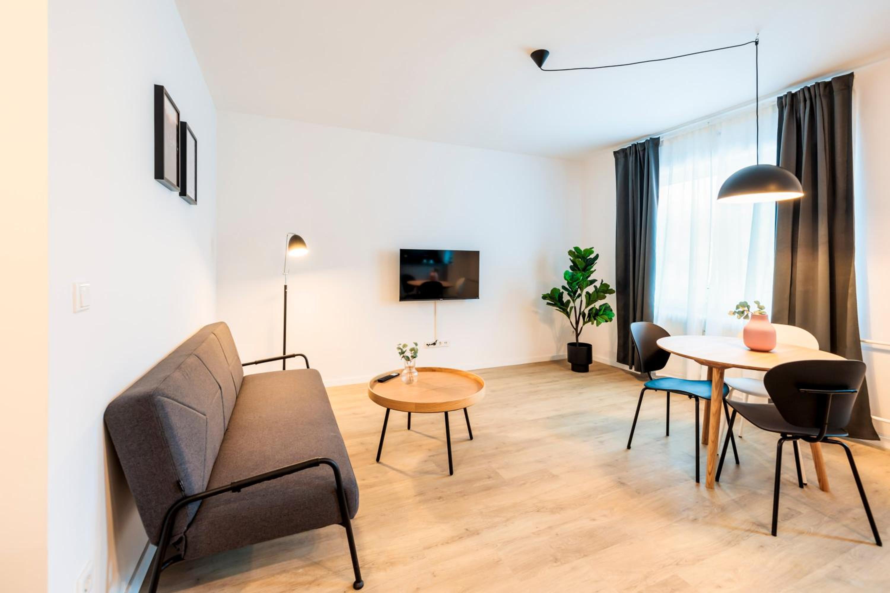 One-Bedroom Apartment photo 2