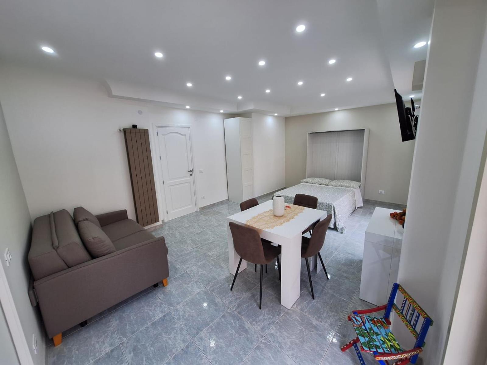 One-Bedroom Apartment