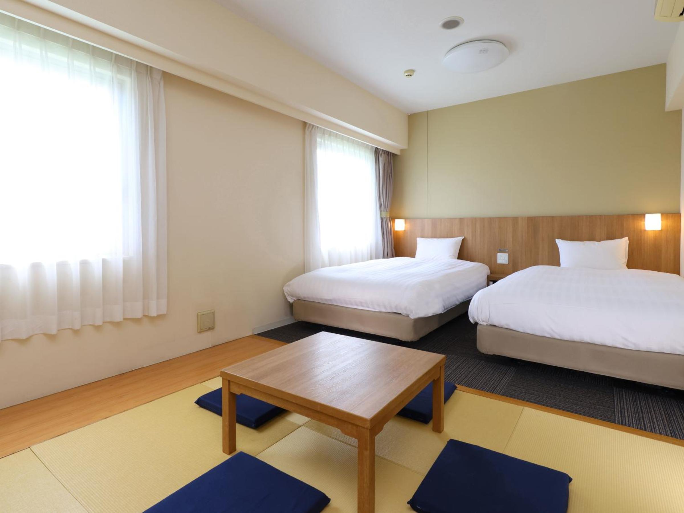 Twin Room with Tatami Floor (3 Adults)