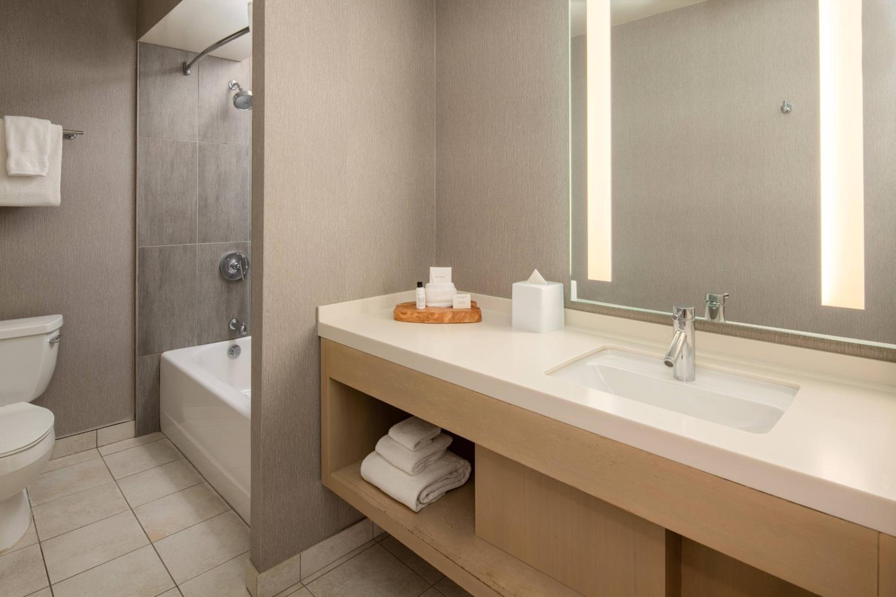 Cozy King Room - Hearing Accessible - Photo 2