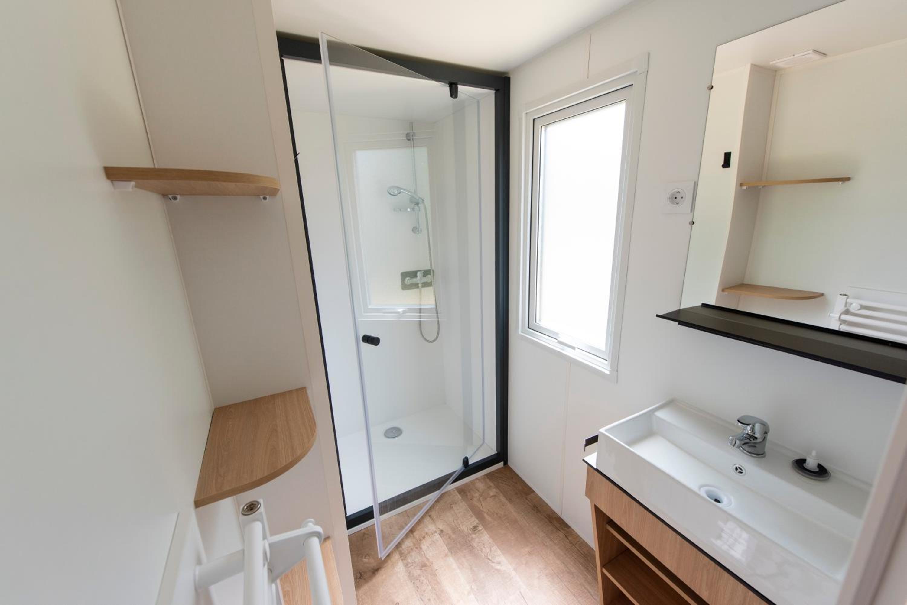 Mobile Home - Photo 8