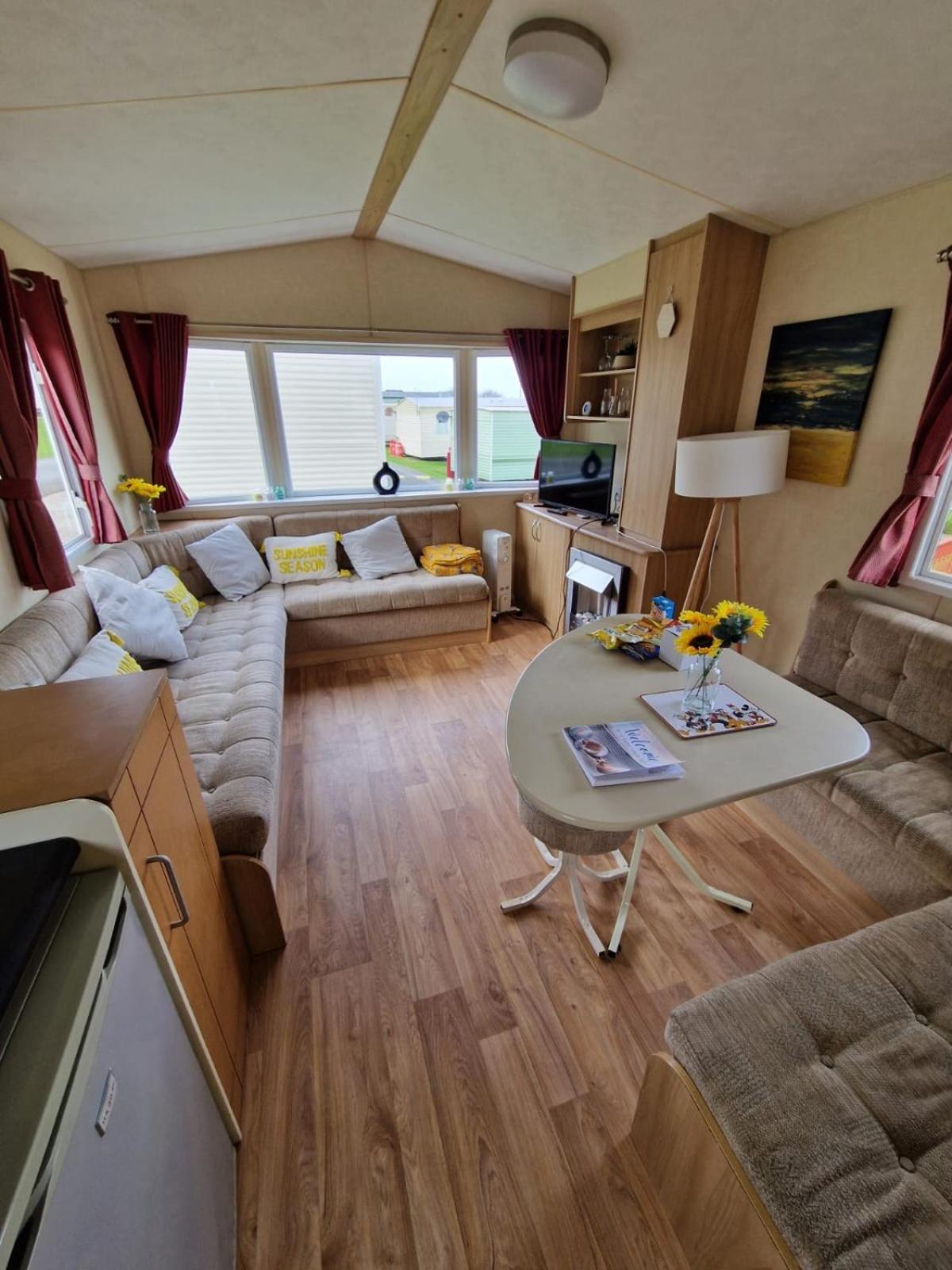 Three-Bedroom House photo 3
