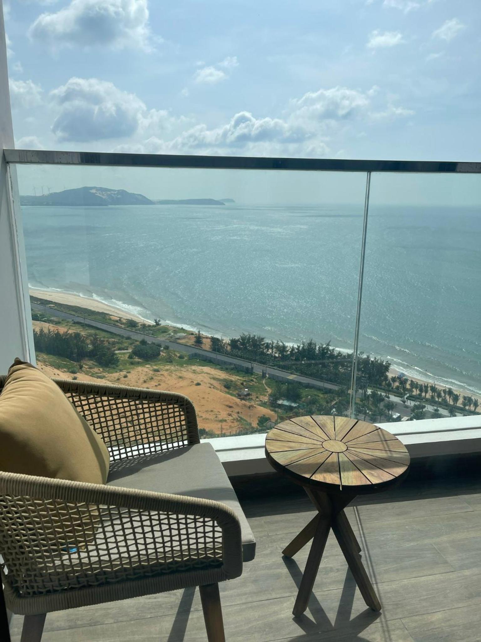 Two-Bedroom Apartment With Balcony And Sea View photo 2