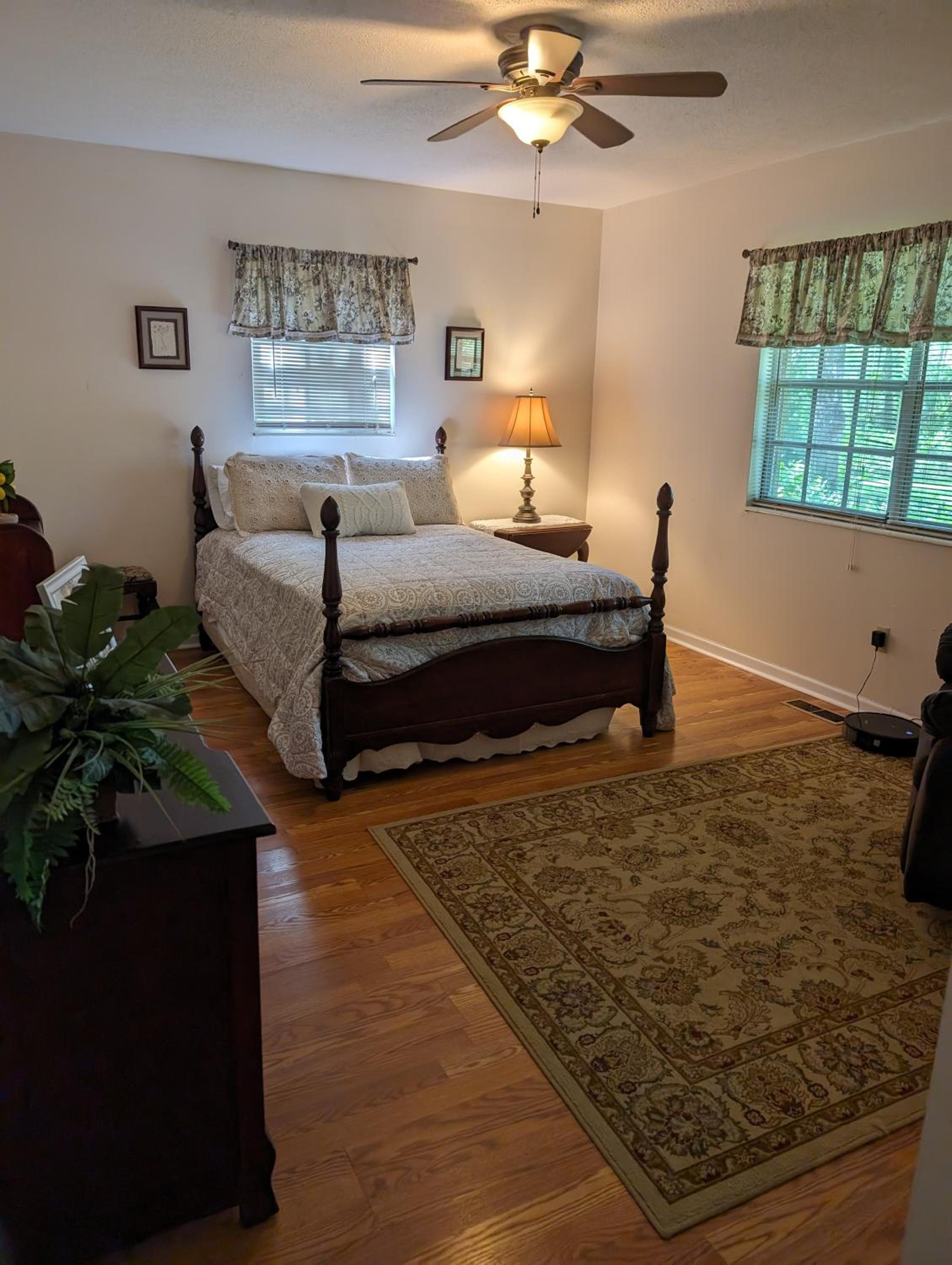 Three-Bedroom House photo 3