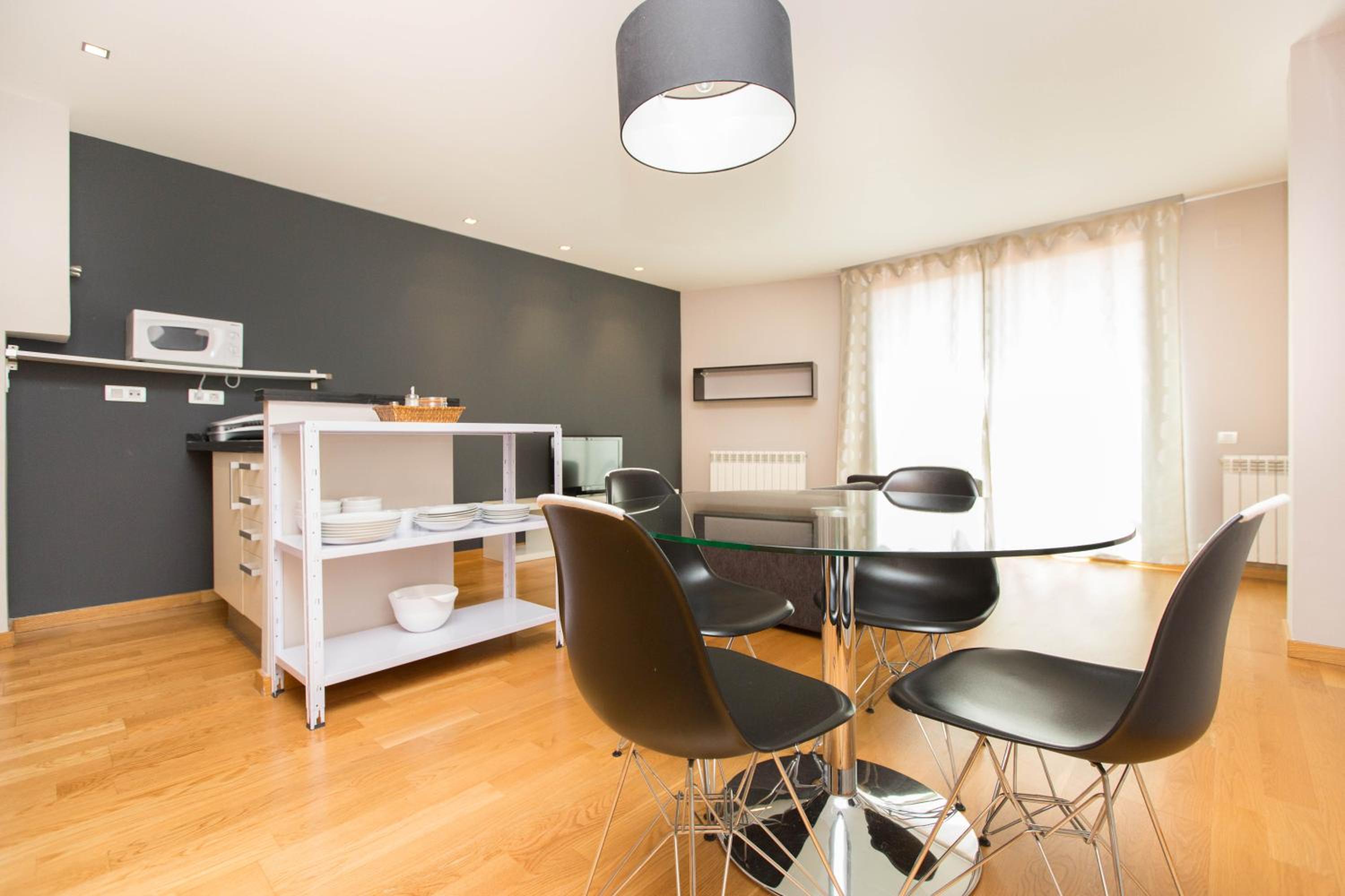 One-Bedroom Apartment photo 2