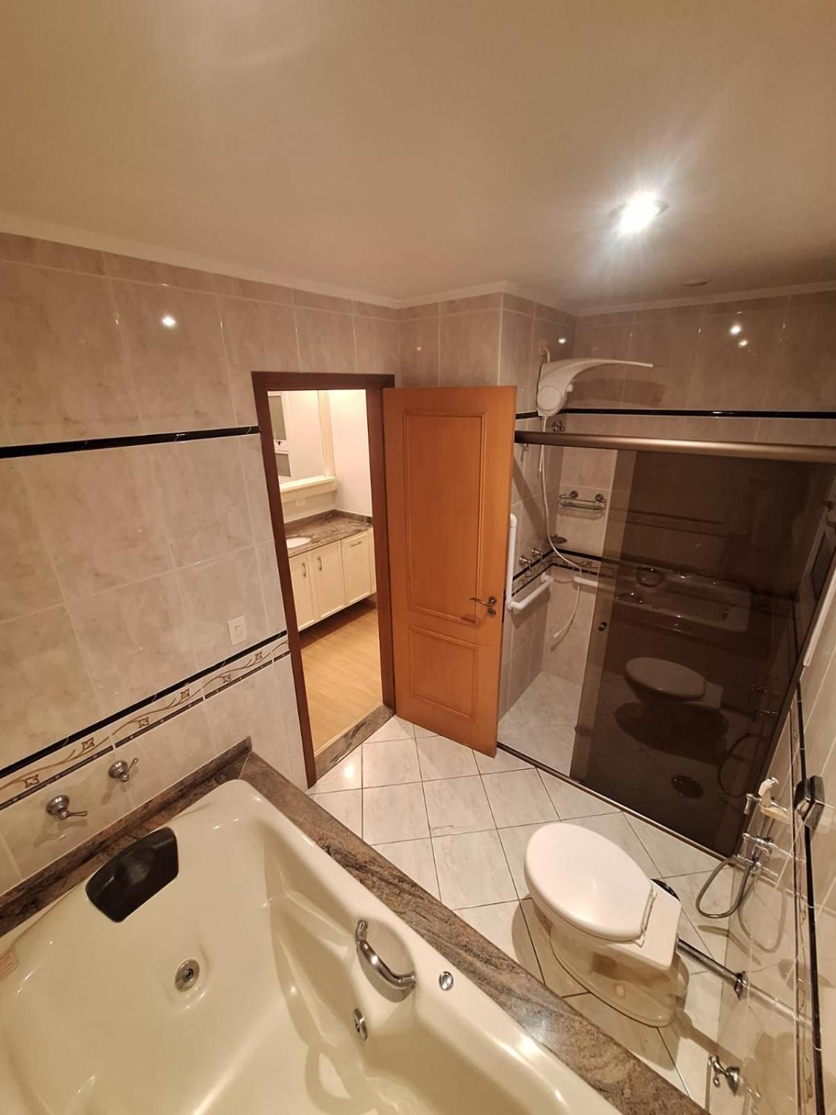 Deluxe Suite With Spa Bath photo 2