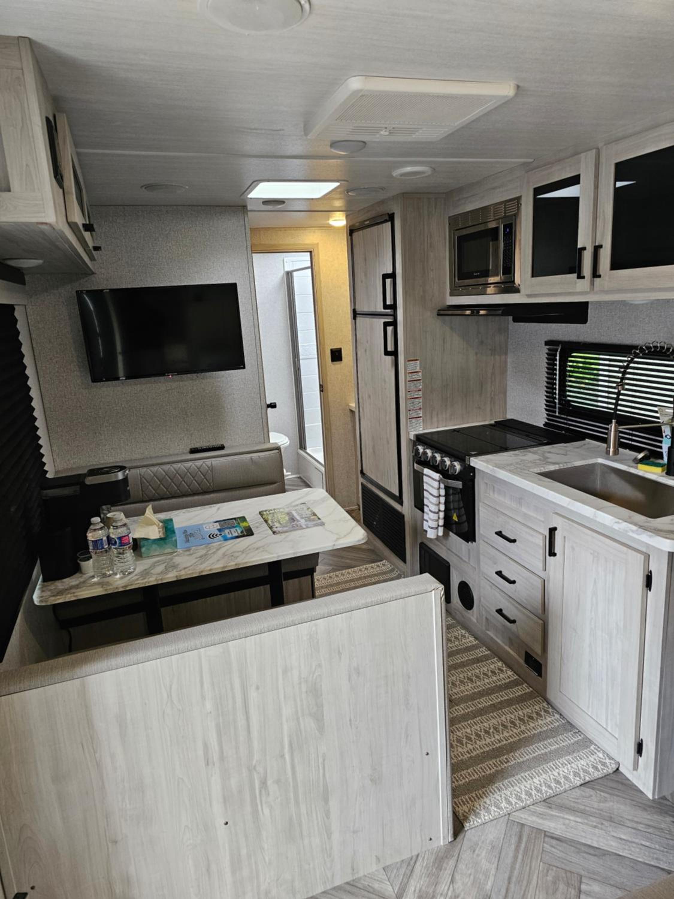 Mobile Home photo 3
