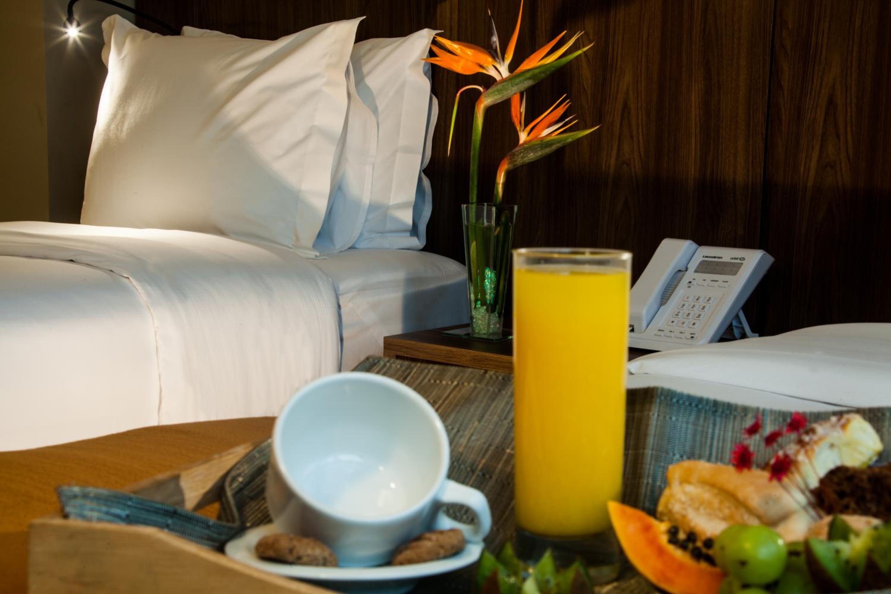 Deluxe Twin Room thumbnail 6