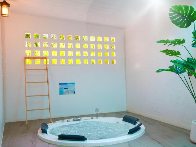 Deluxe Double or Twin Room with Spa Bath - Photo 2