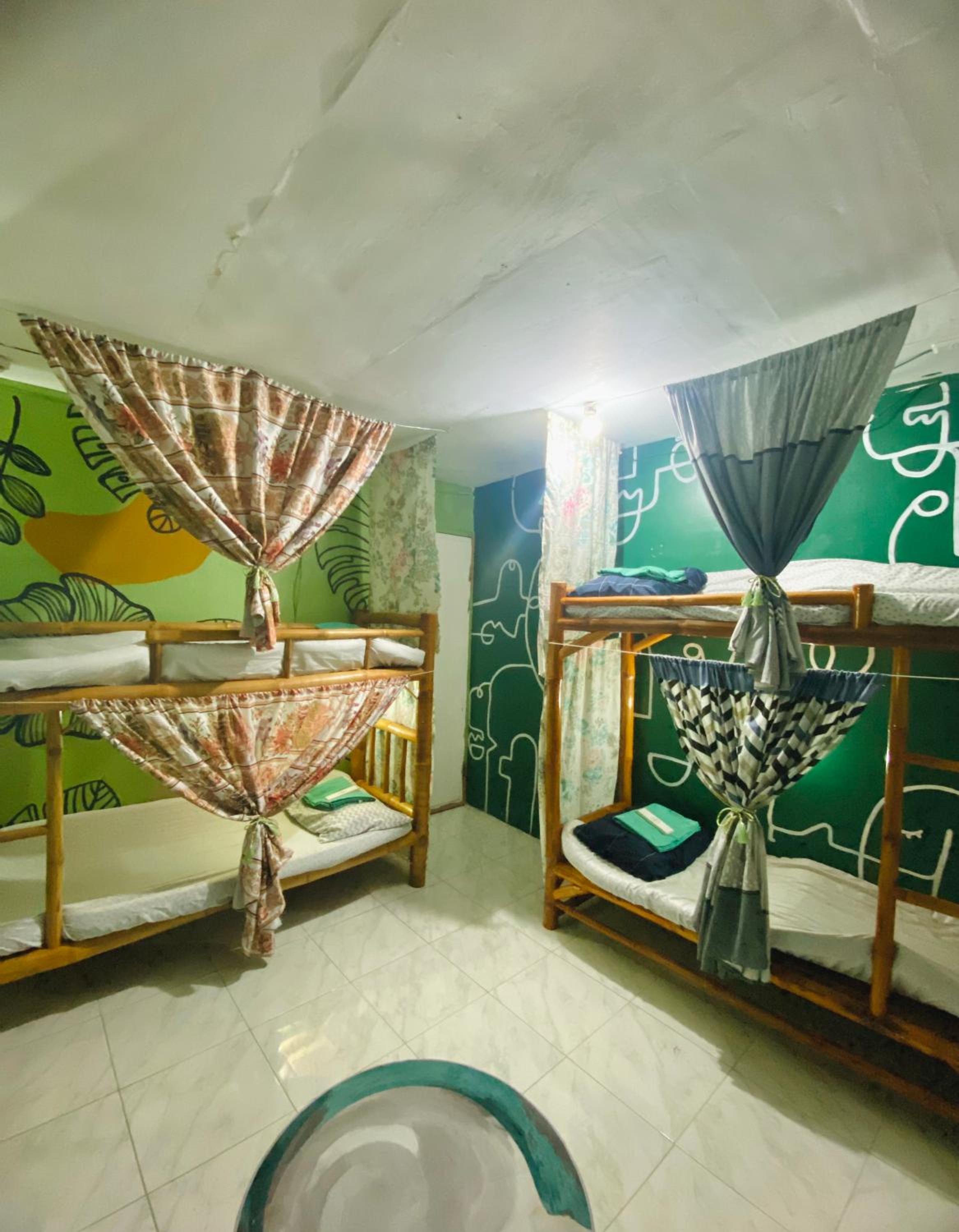 6-Bed Mixed Dormitory Room photo 3