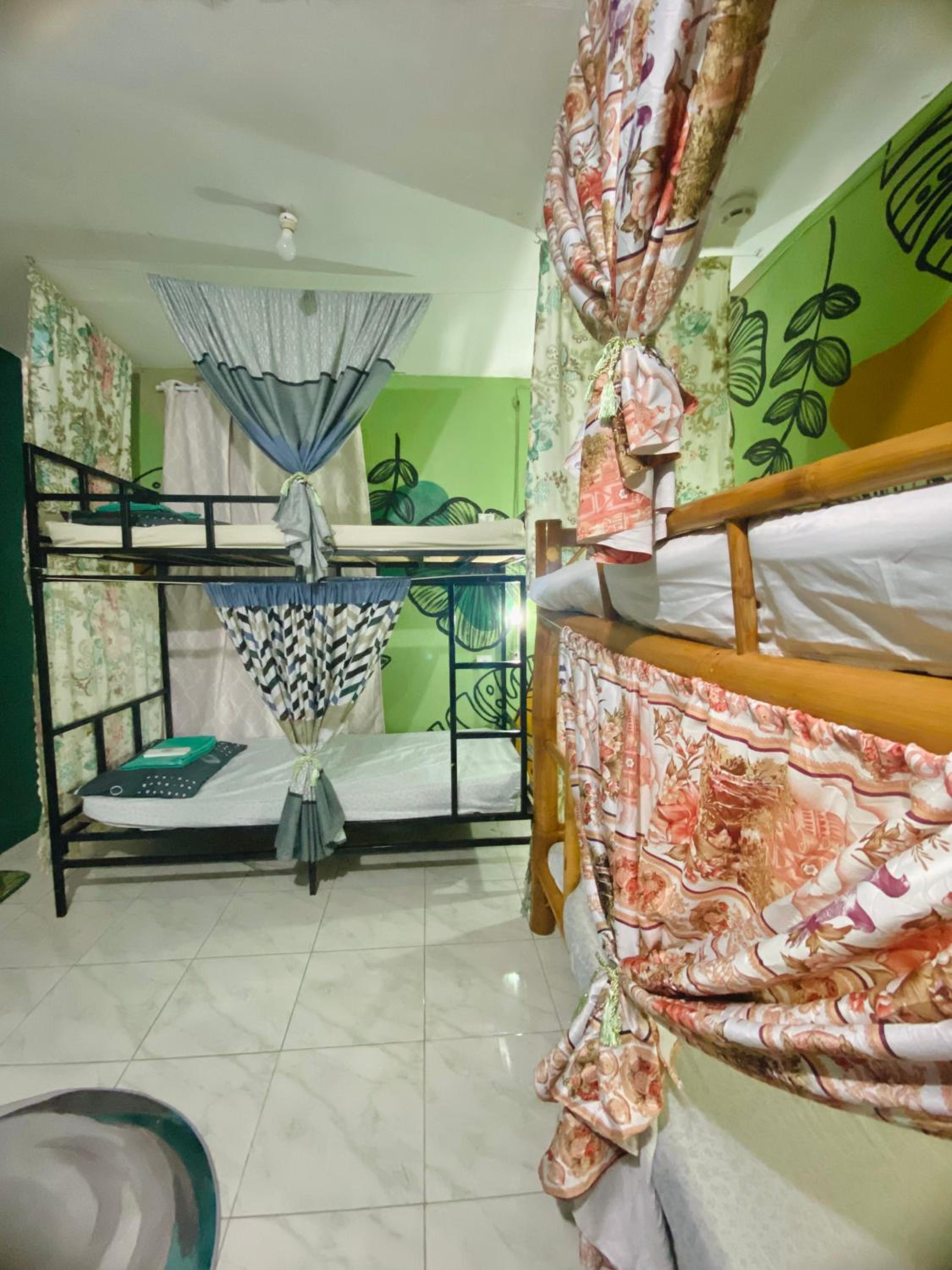 6-Bed Mixed Dormitory Room photo 2