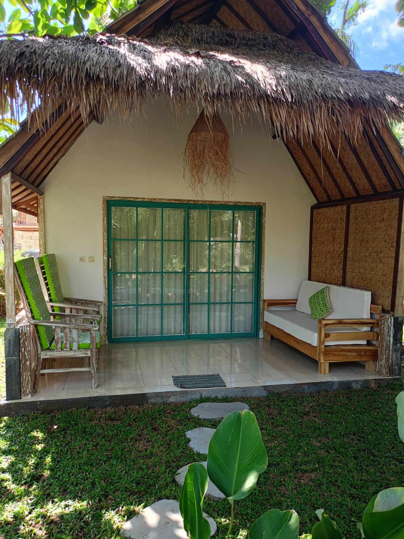 Bungalow with Garden View - Photo 6