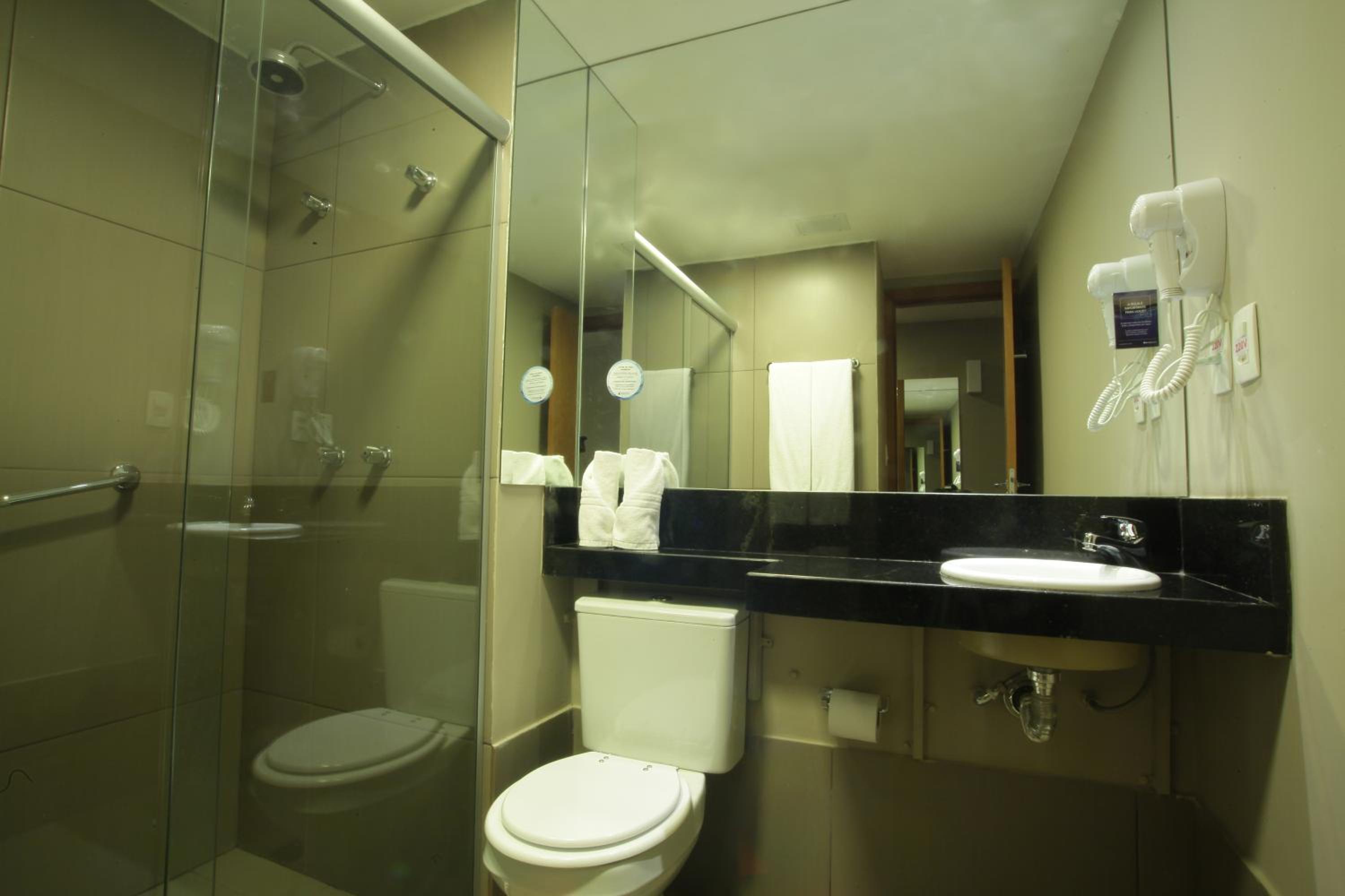 Deluxe Twin Room thumbnail 5