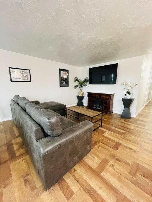 Three-Bedroom House photo 1