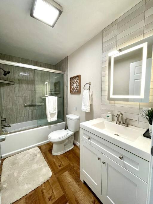 Three-Bedroom House photo 2