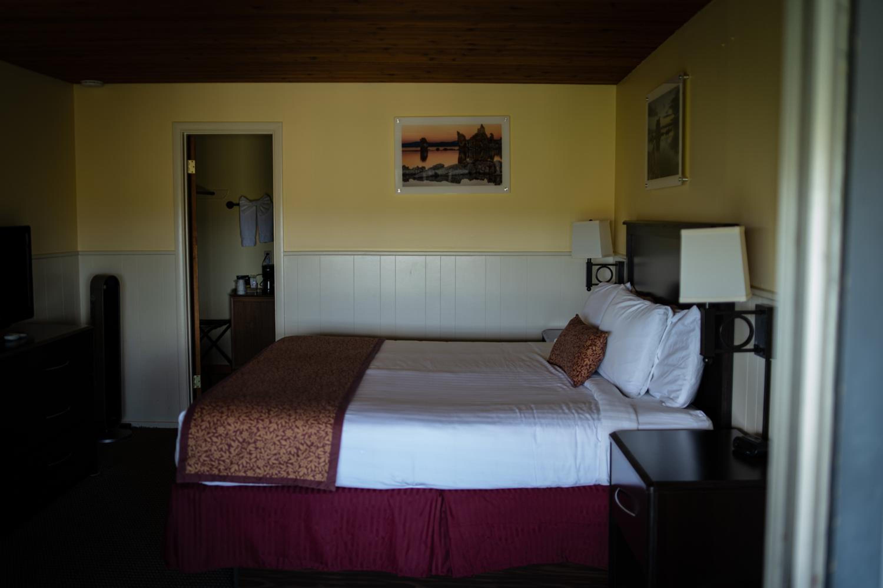 Queen Room photo 1