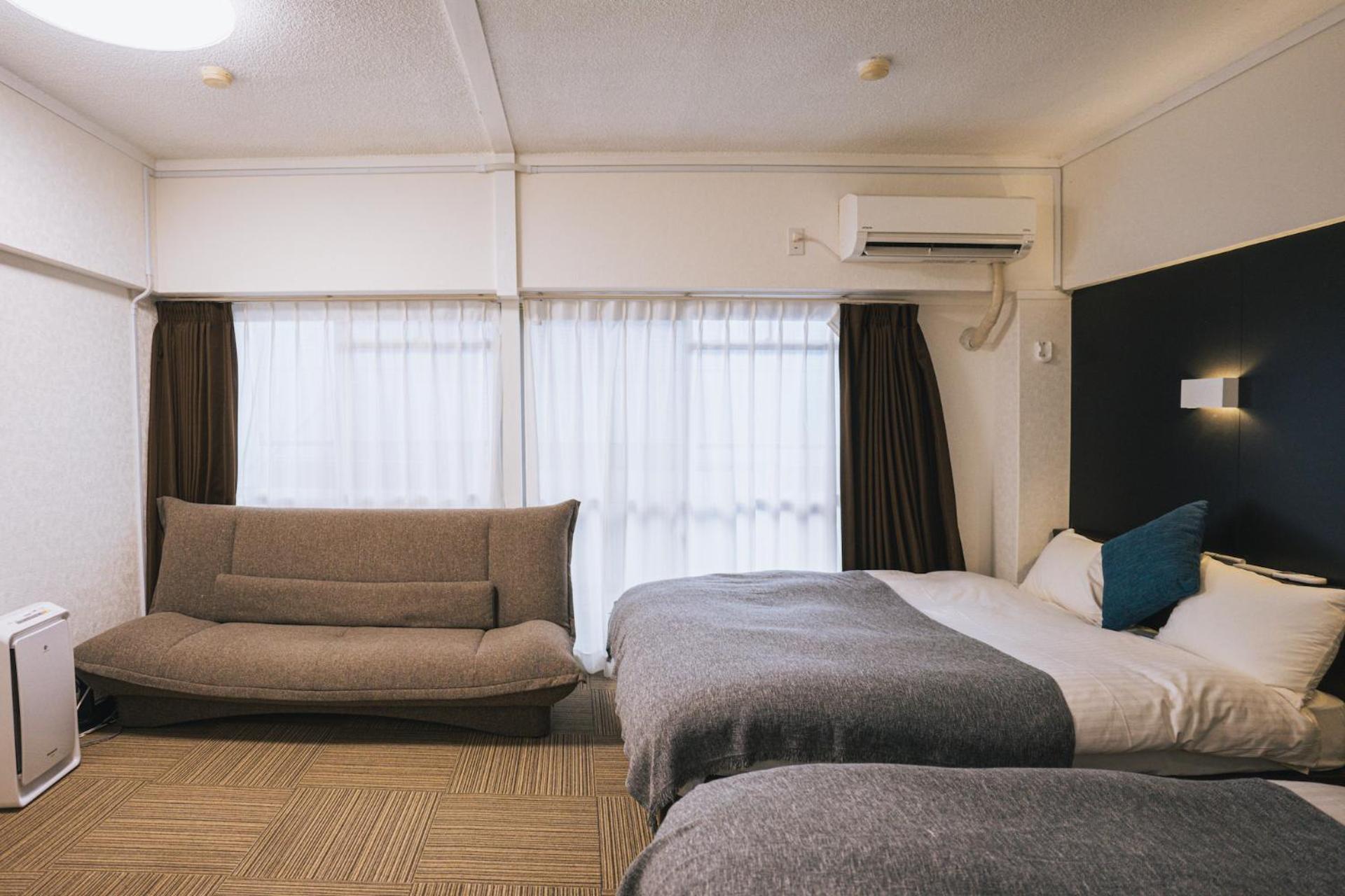 Standard Twin Room with Sofa - Photo 1