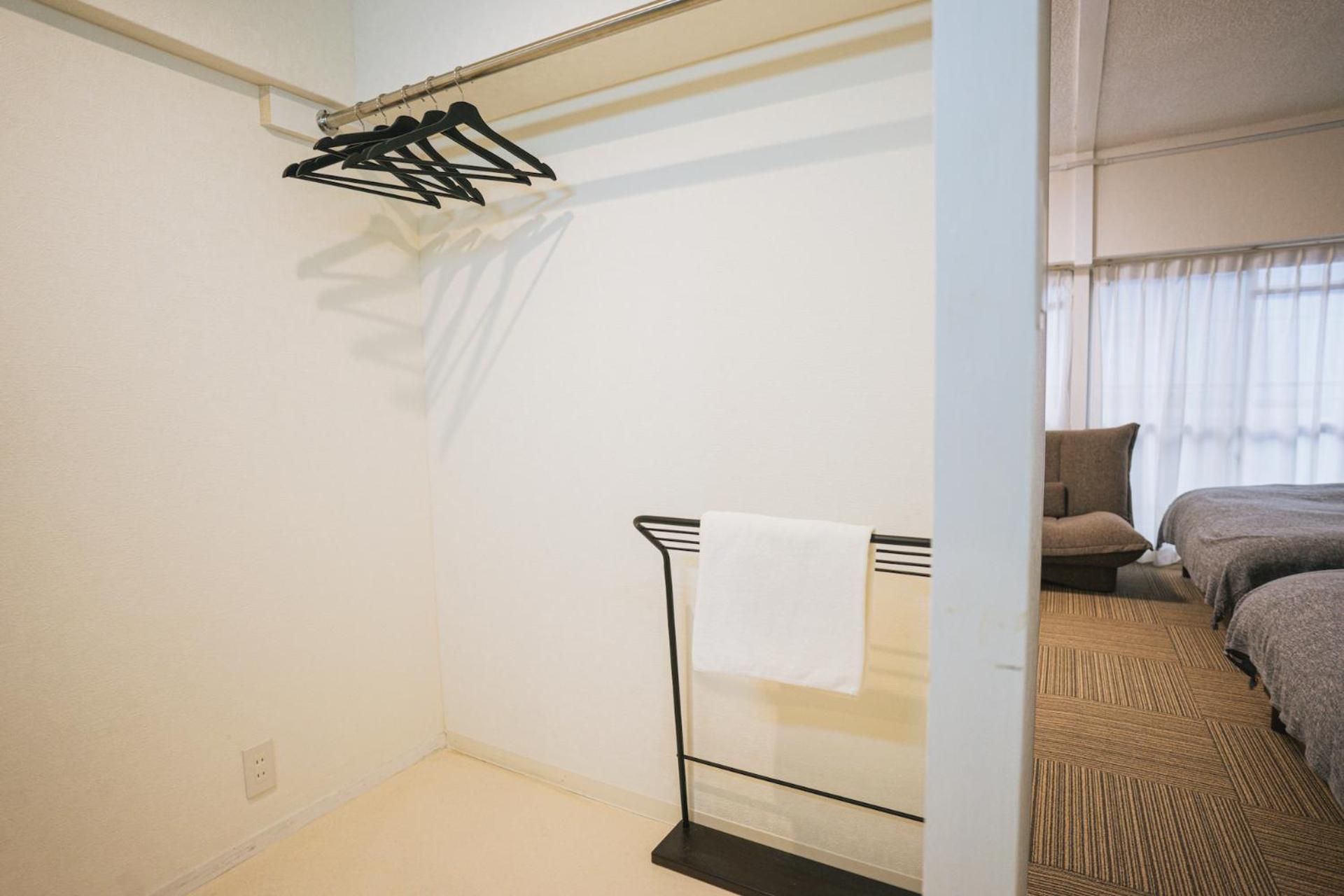 Standard Twin Room with Sofa - Photo 4