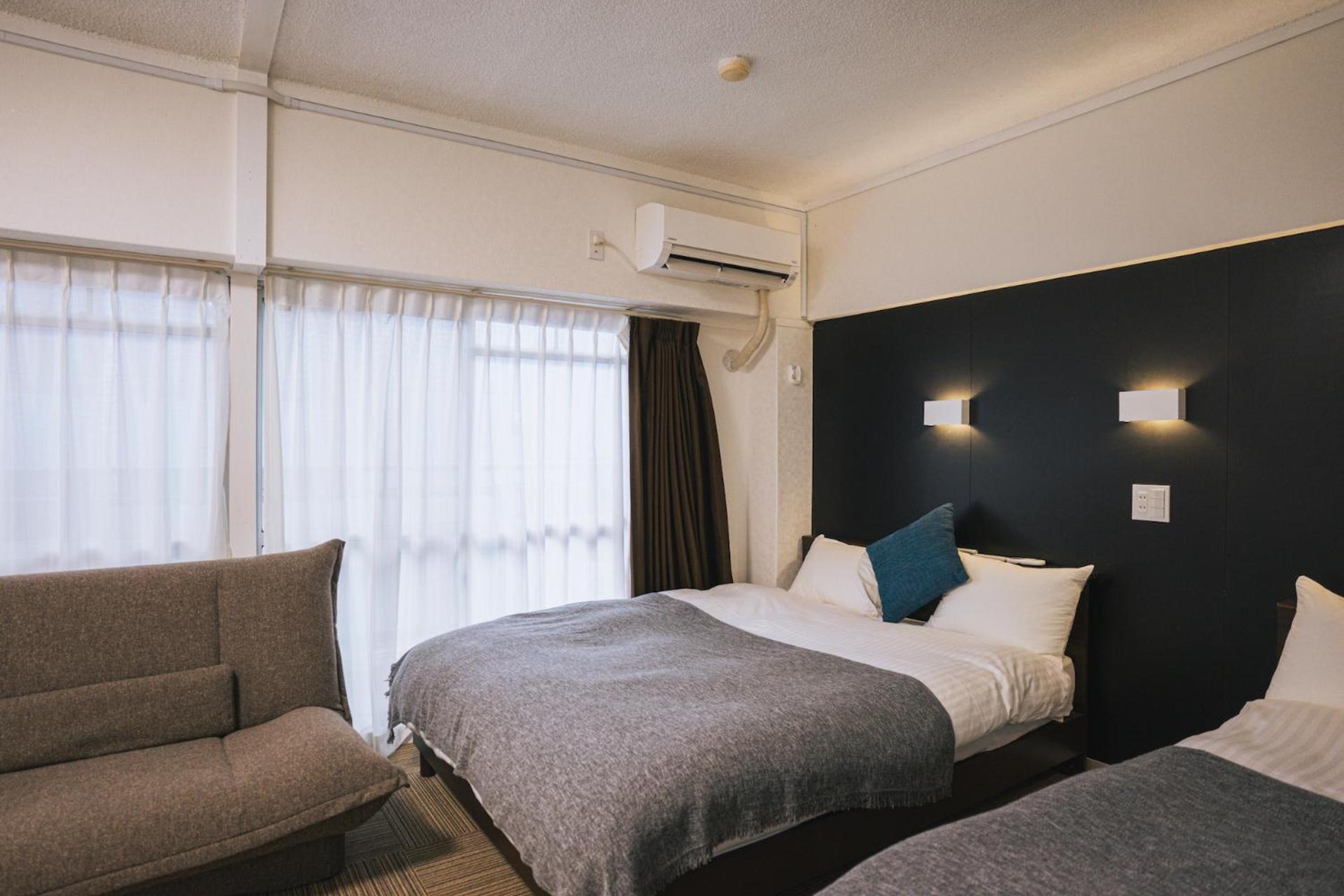 Standard Twin Room with Sofa - Photo 11