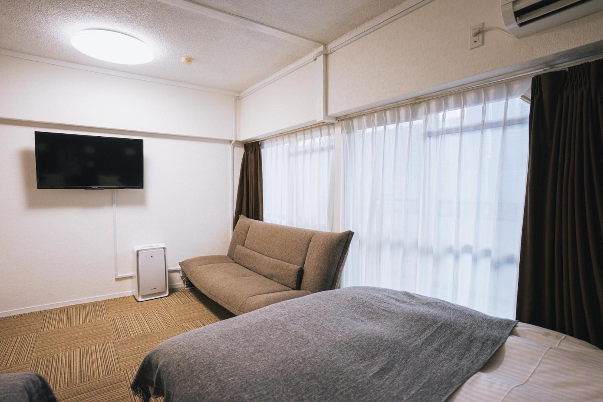Standard Twin Room with Sofa - Photo 9