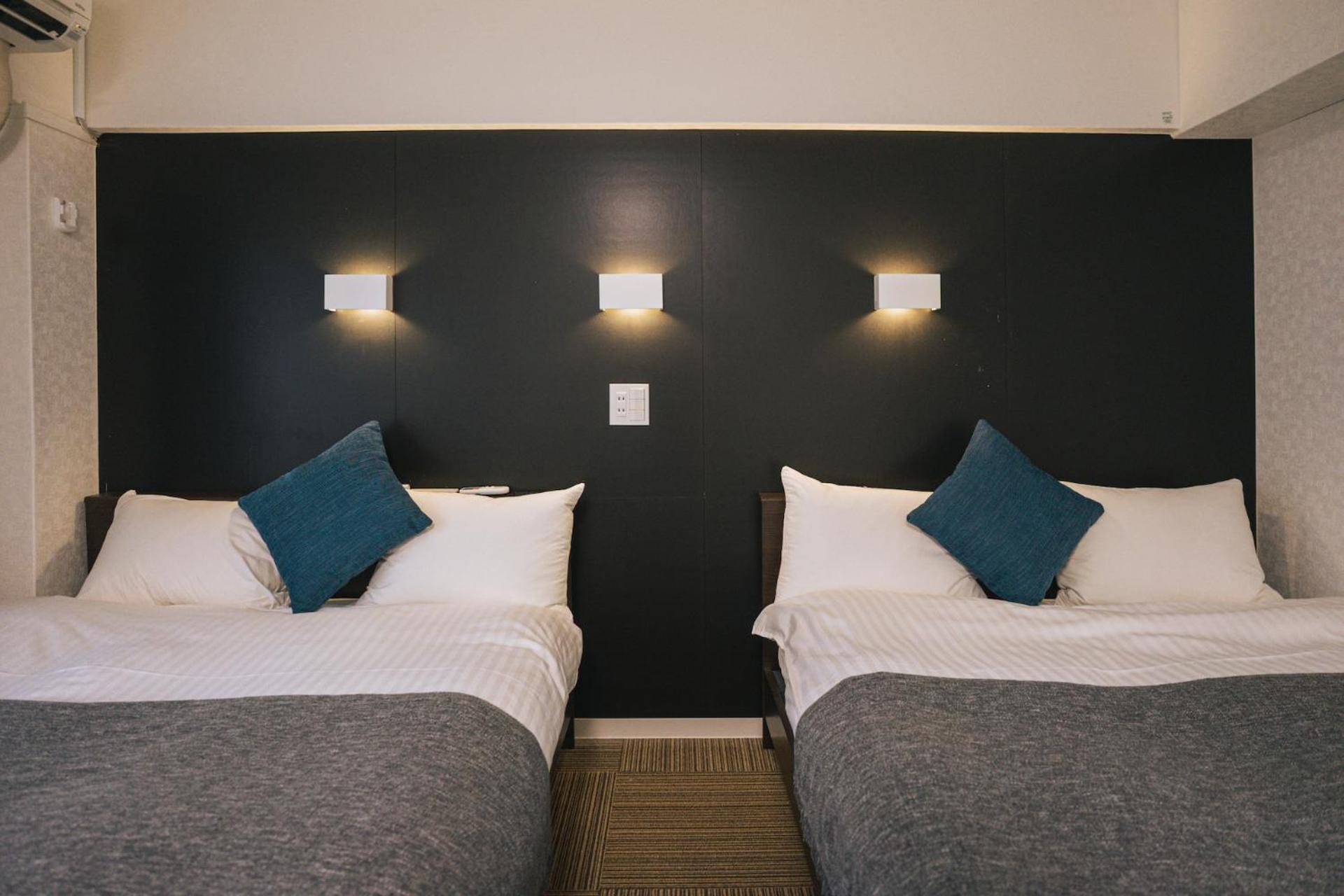 Standard Twin Room with Sofa - Photo 12
