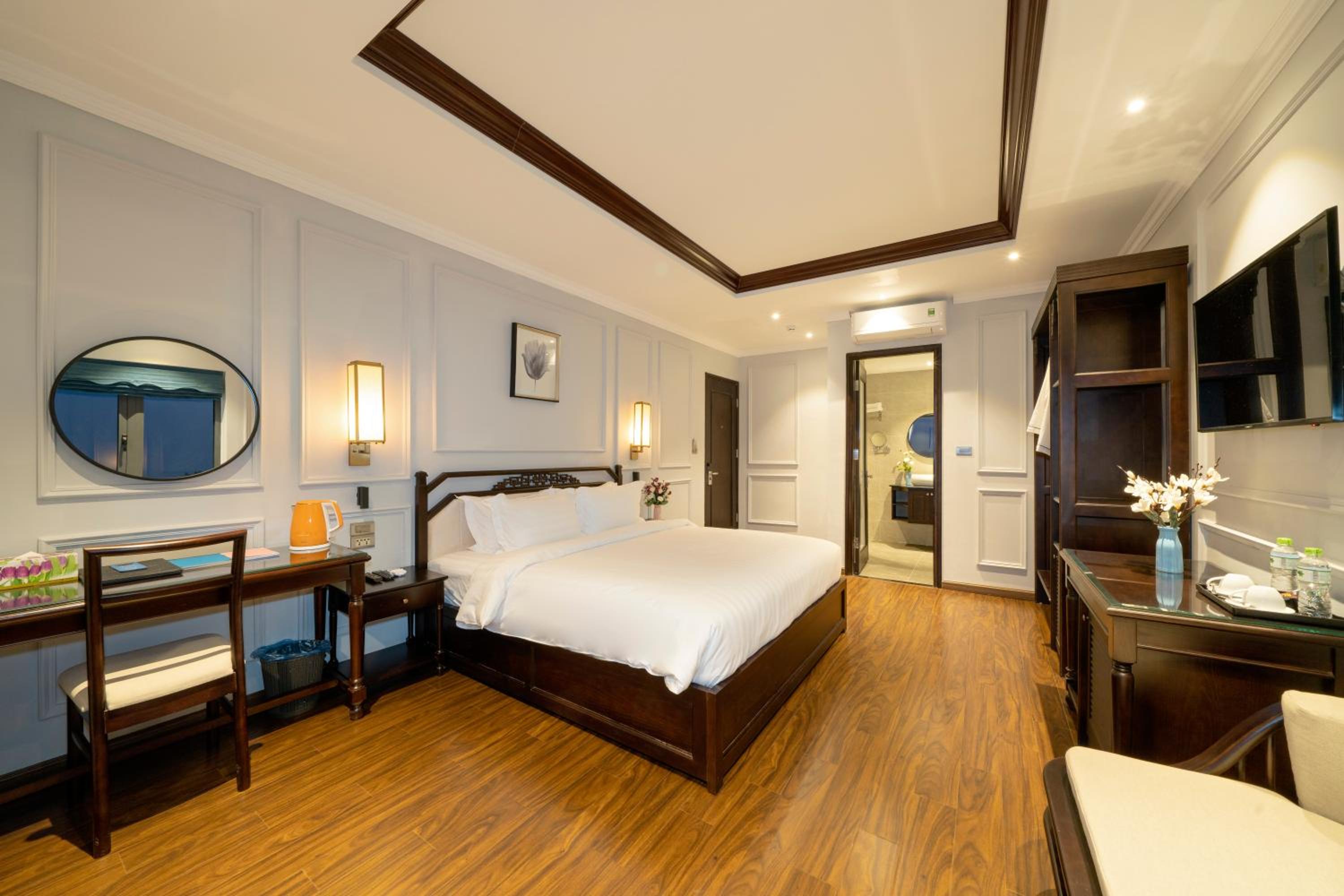 Executive Suite River View with Balcony - Photo 6