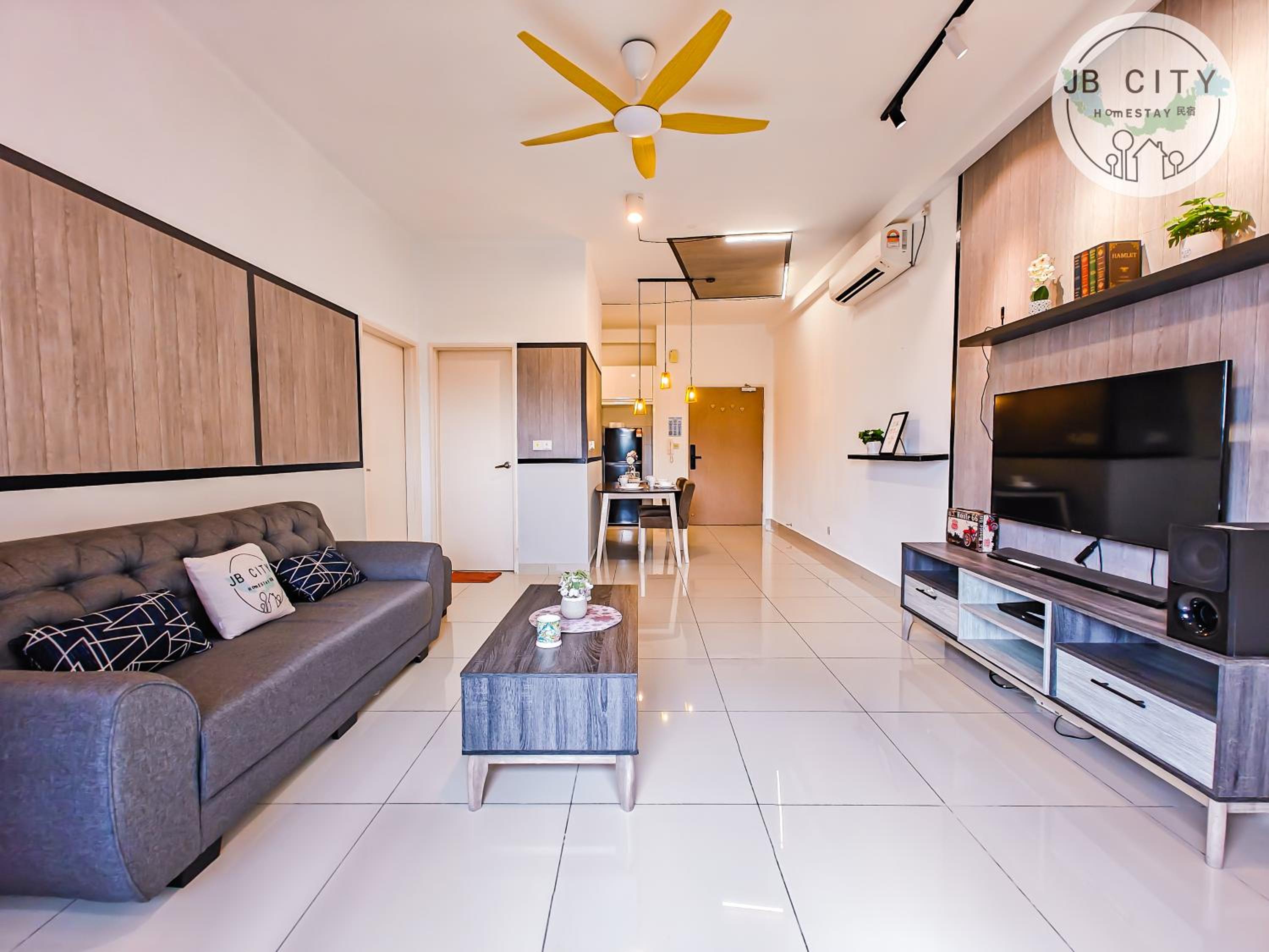 One-Bedroom Apartment - Photo 2