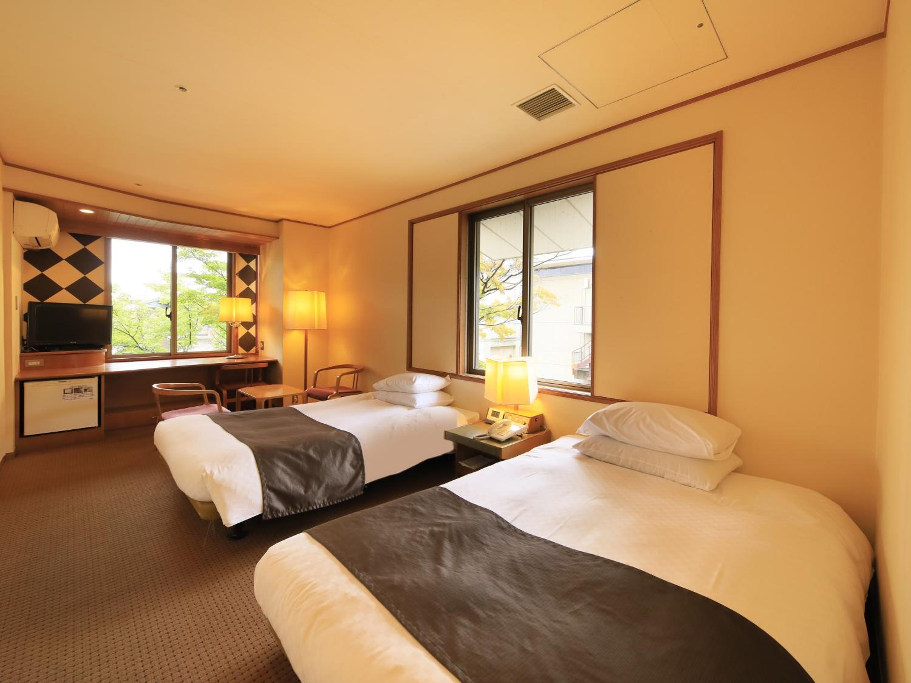 Standard Twin Room - Photo 4